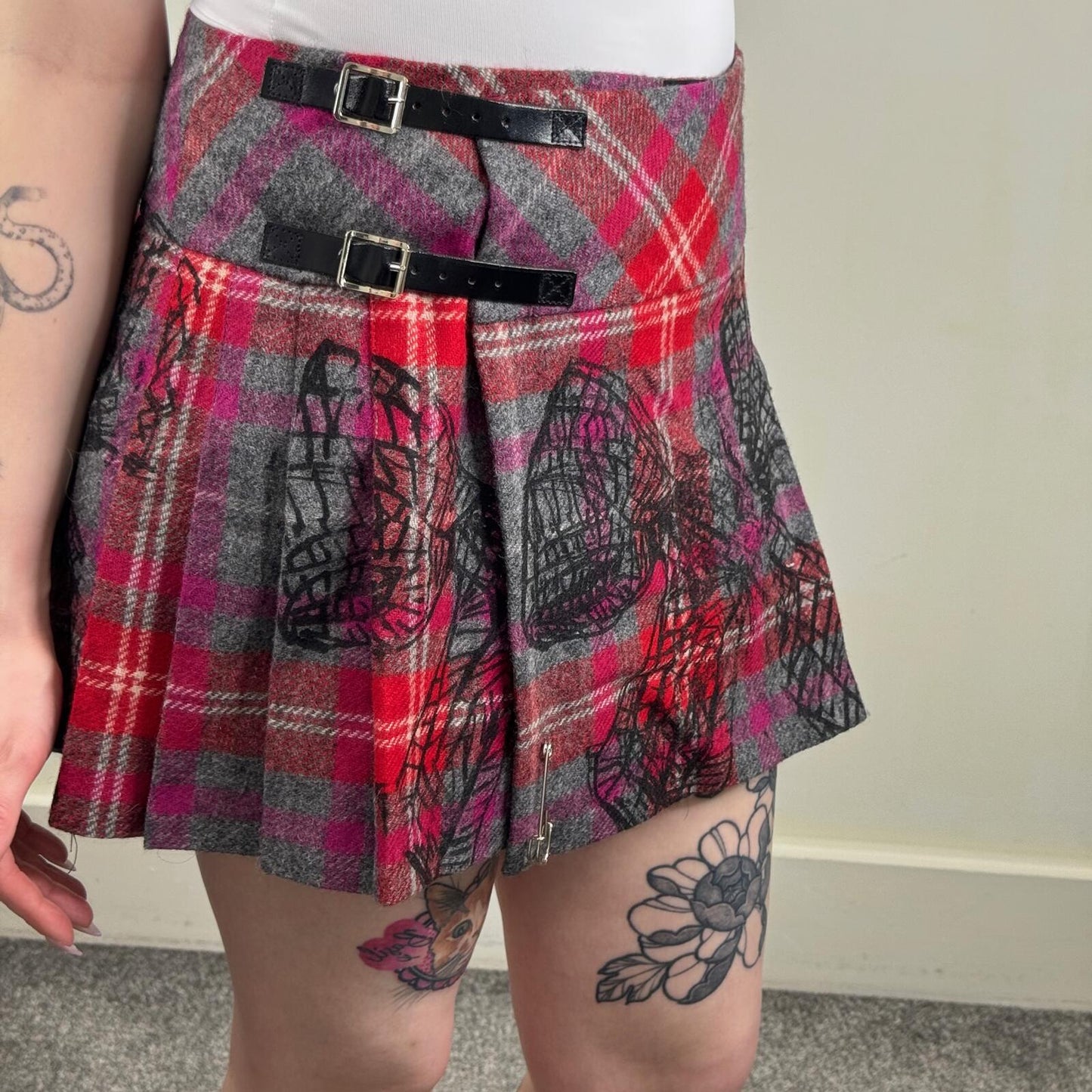 100% wool tartan mini skirt pleated bow buckle plaid red grey purple