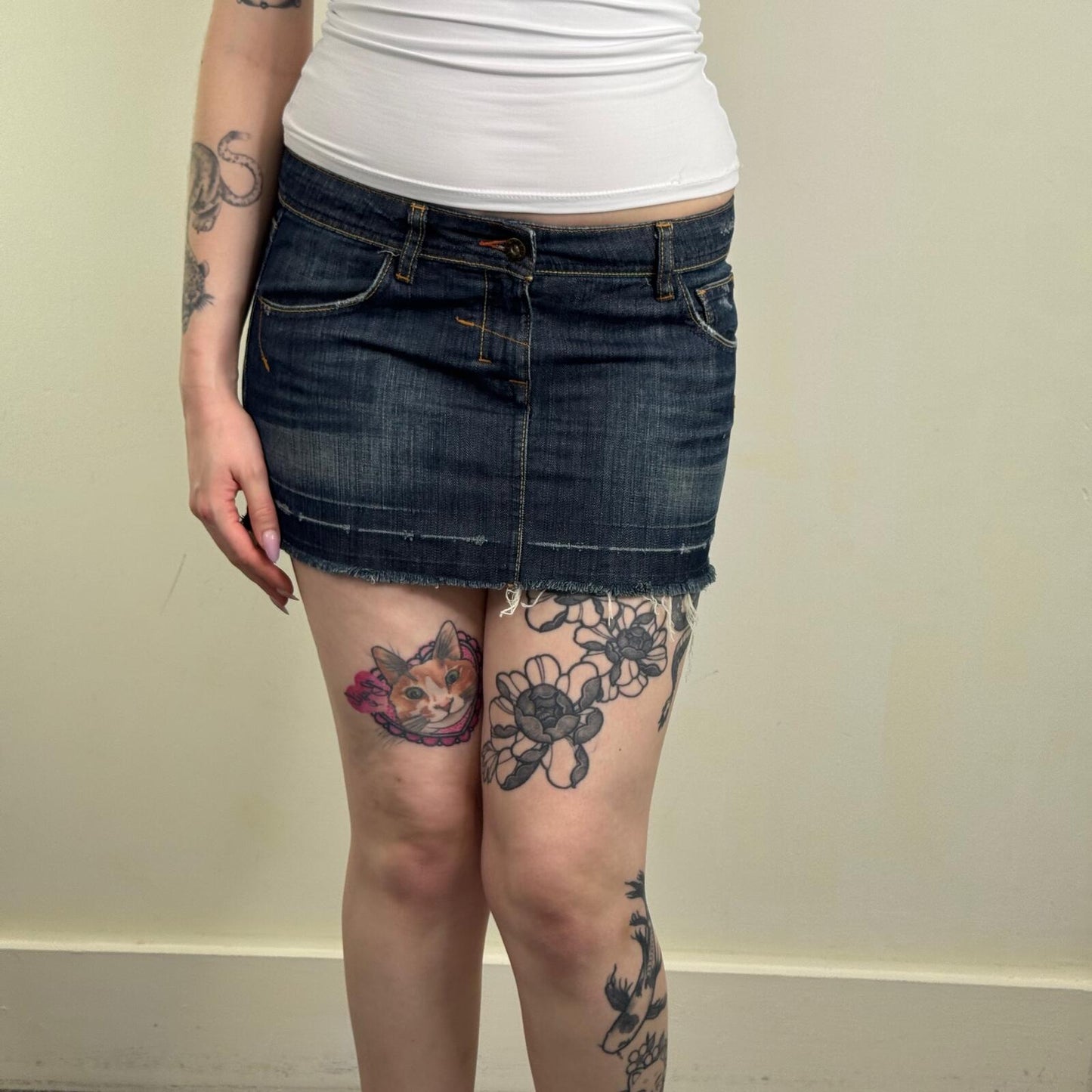 Y2K vintage mini skirt dark blue wash cargo pockets low rise fraying hem