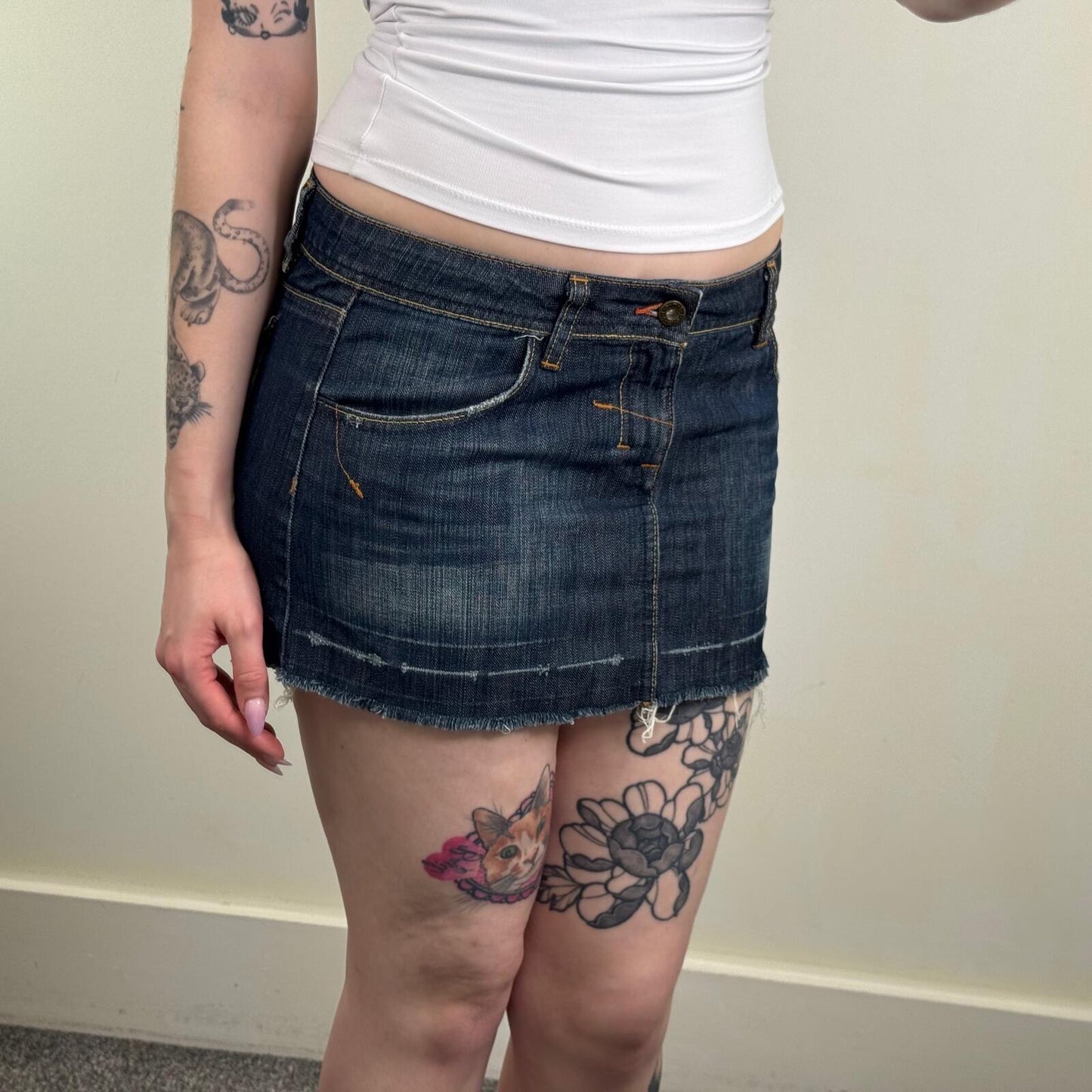 Y2K vintage mini skirt dark blue wash cargo pockets low rise fraying hem