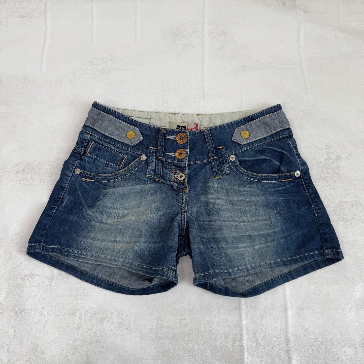 Y2K vintage denim mini shorts low rise dark light blue denim wash buttons