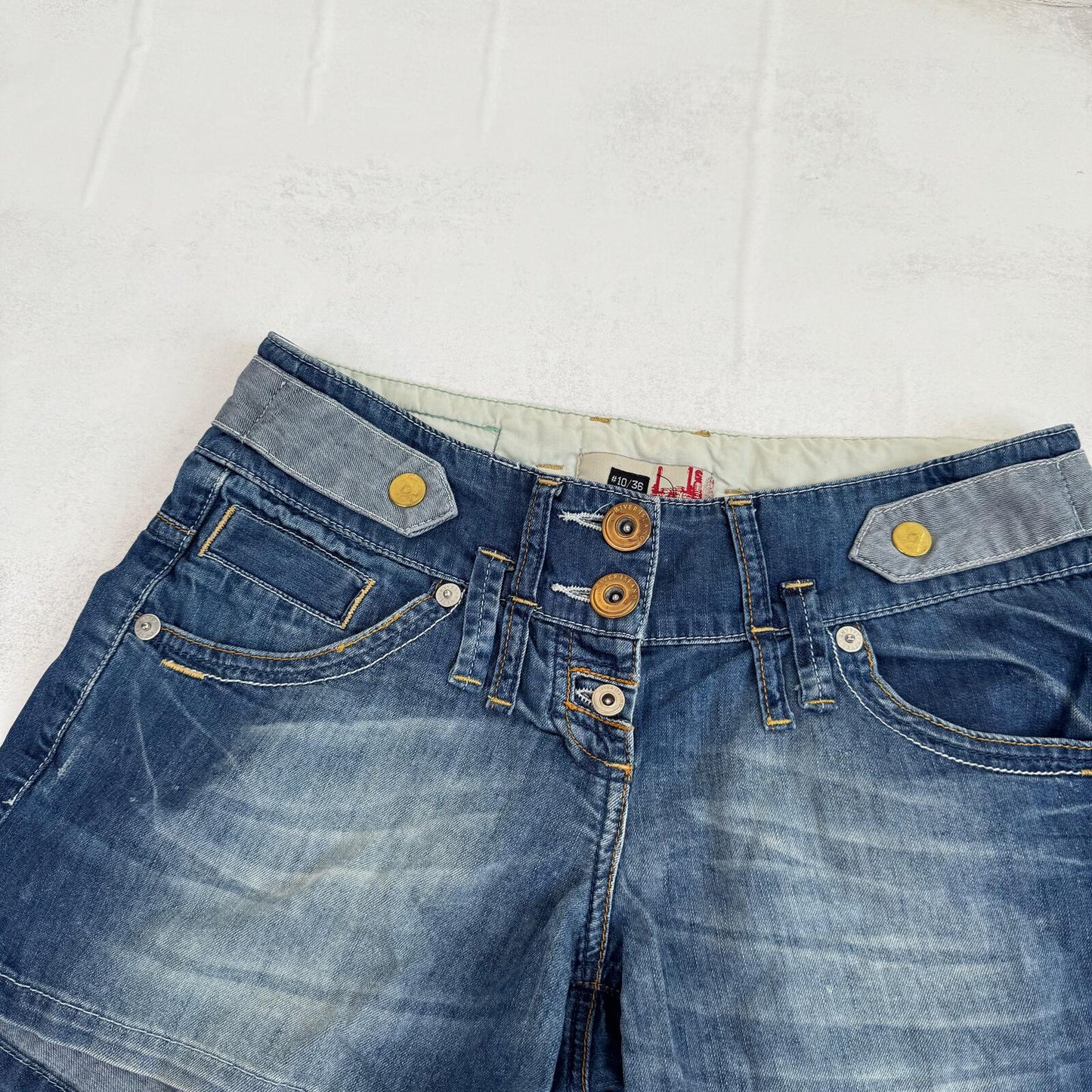 Y2K vintage denim mini shorts low rise dark light blue denim wash buttons