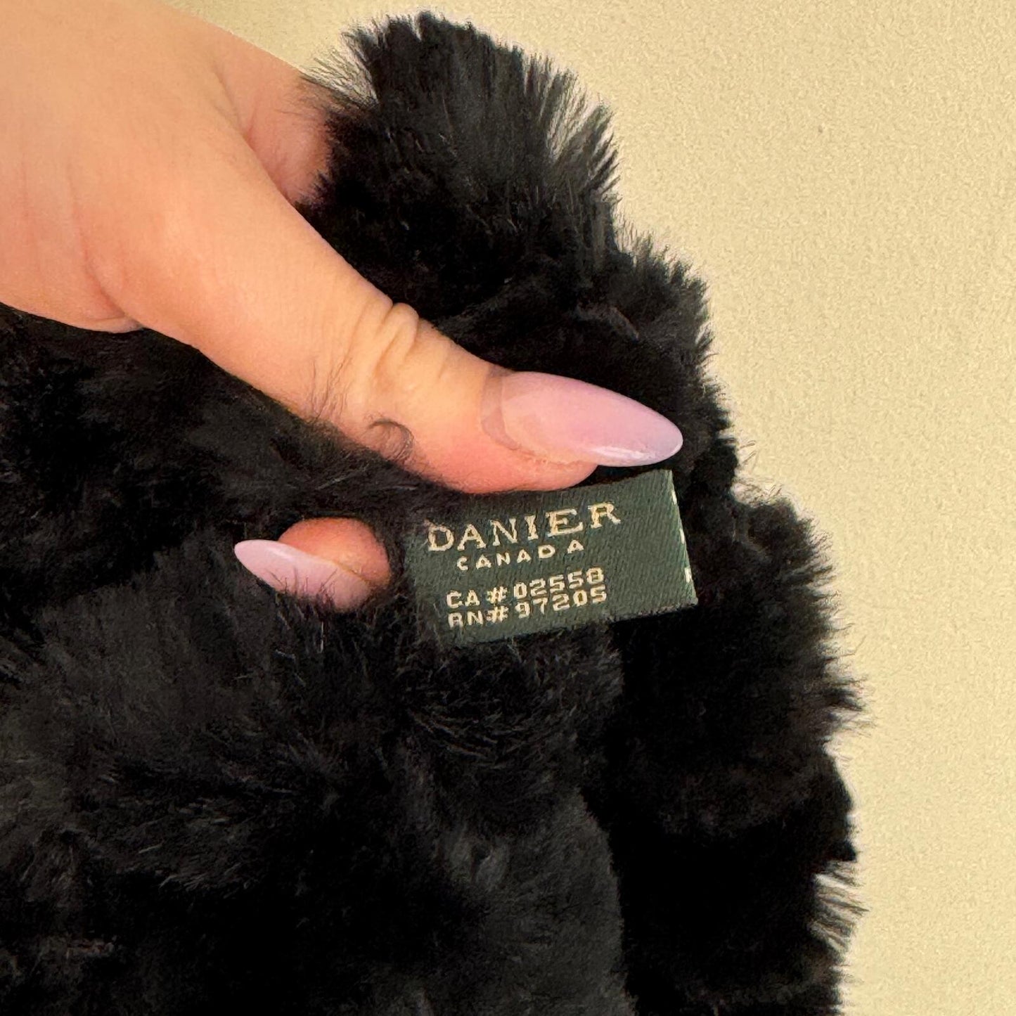 Y2K vintage 100% lapin/ rabbit fur scarf pom pom black