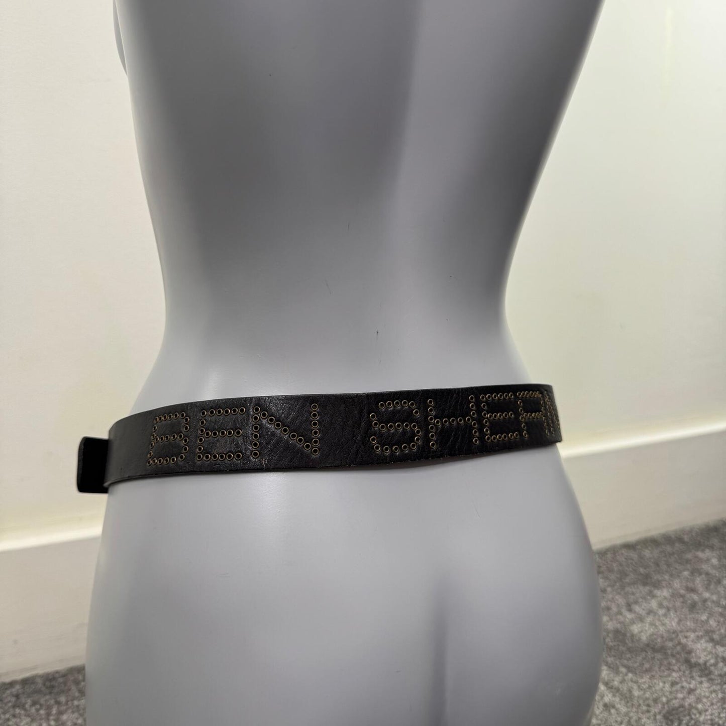 Y2K vintage genuine leather belt grommet spell out text