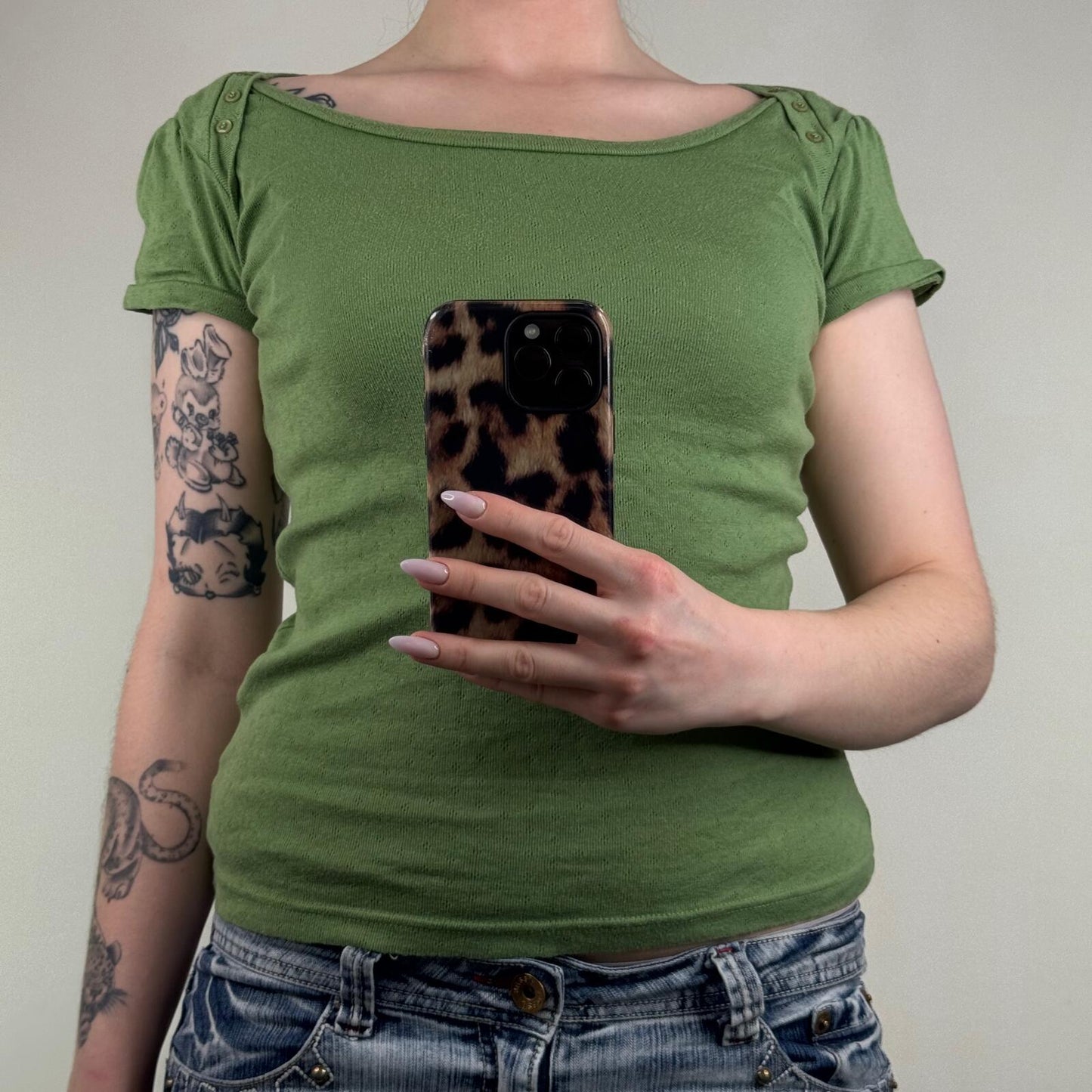 Y2K vintage t-shirt short sleeve top button round neckline thermal style green