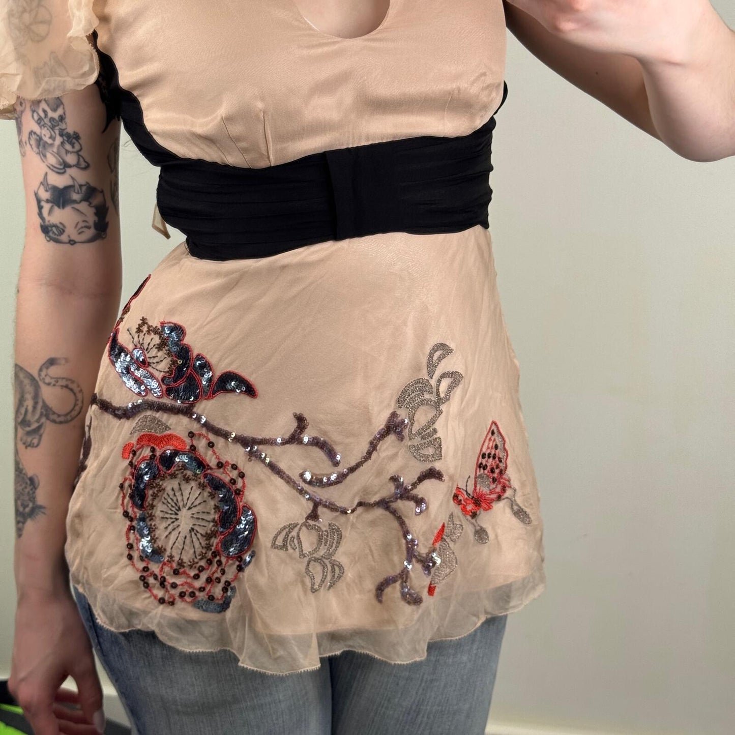 Y2K vintage Karen Millen blouse 100% silk floral embroidered keyhole sequin