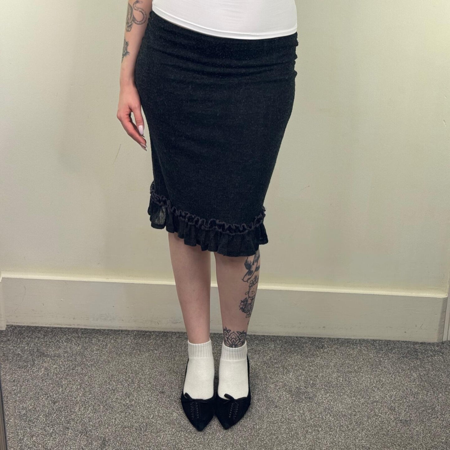 Y2K vintage midi skirt frill hem stretchy fitted low rise grey knee length