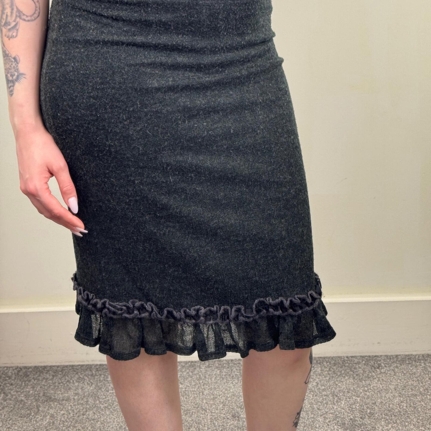 Y2K vintage midi skirt frill hem stretchy fitted low rise grey knee length