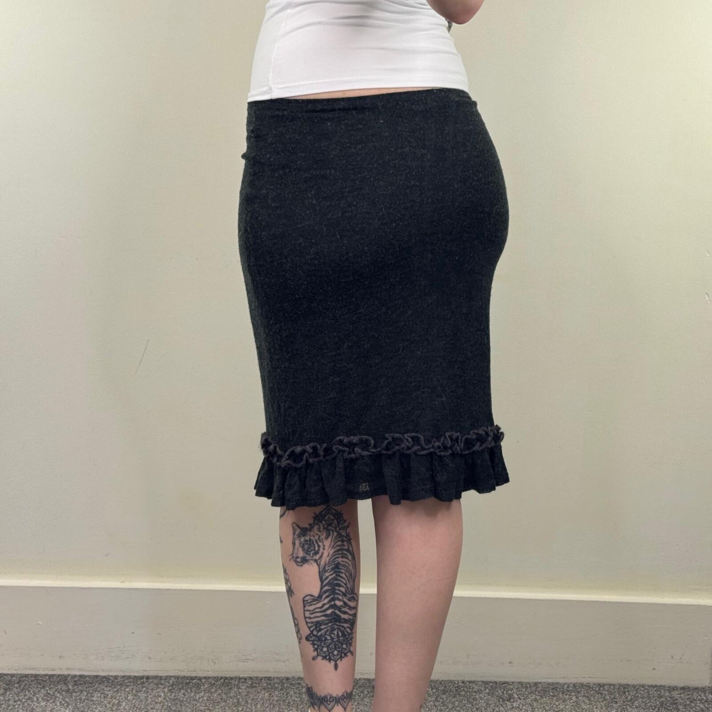 Y2K vintage midi skirt frill hem stretchy fitted low rise grey knee length