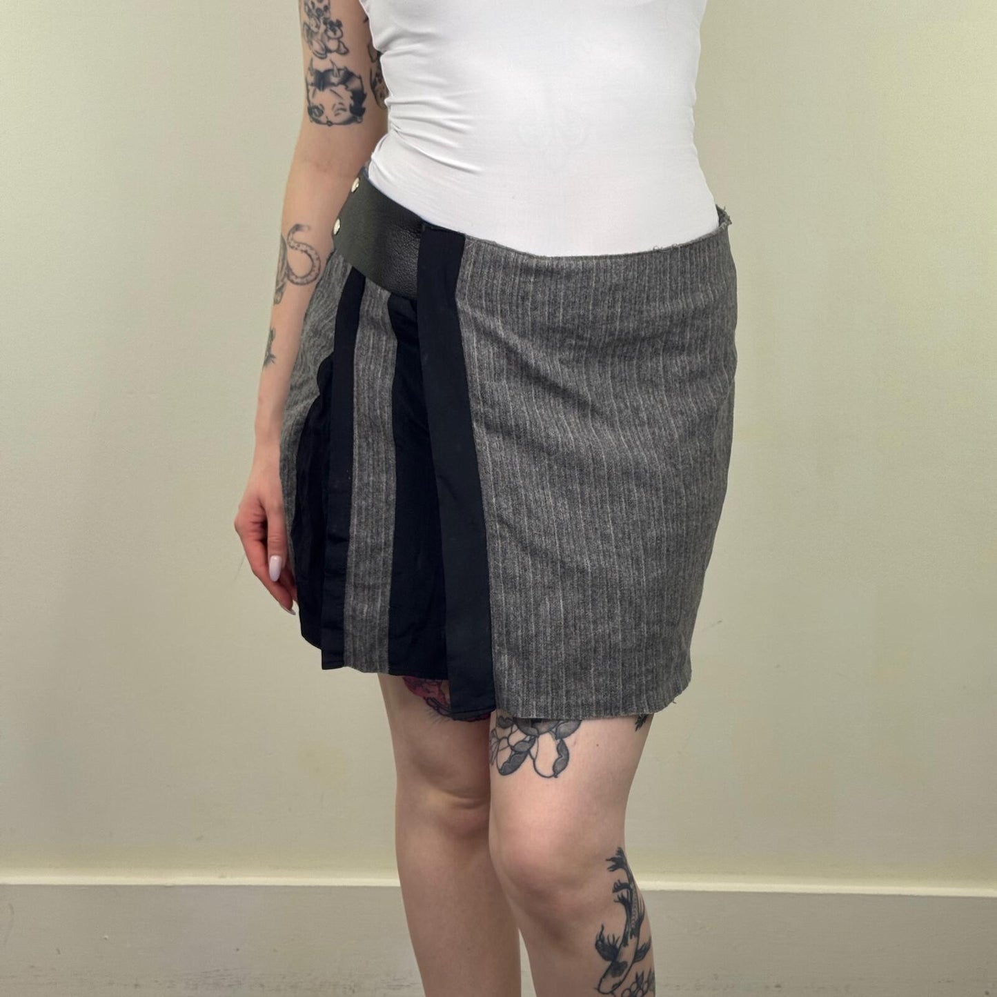 Nicole Farhi mini skirt pinstripe wool silk blend popper button grey pleat
