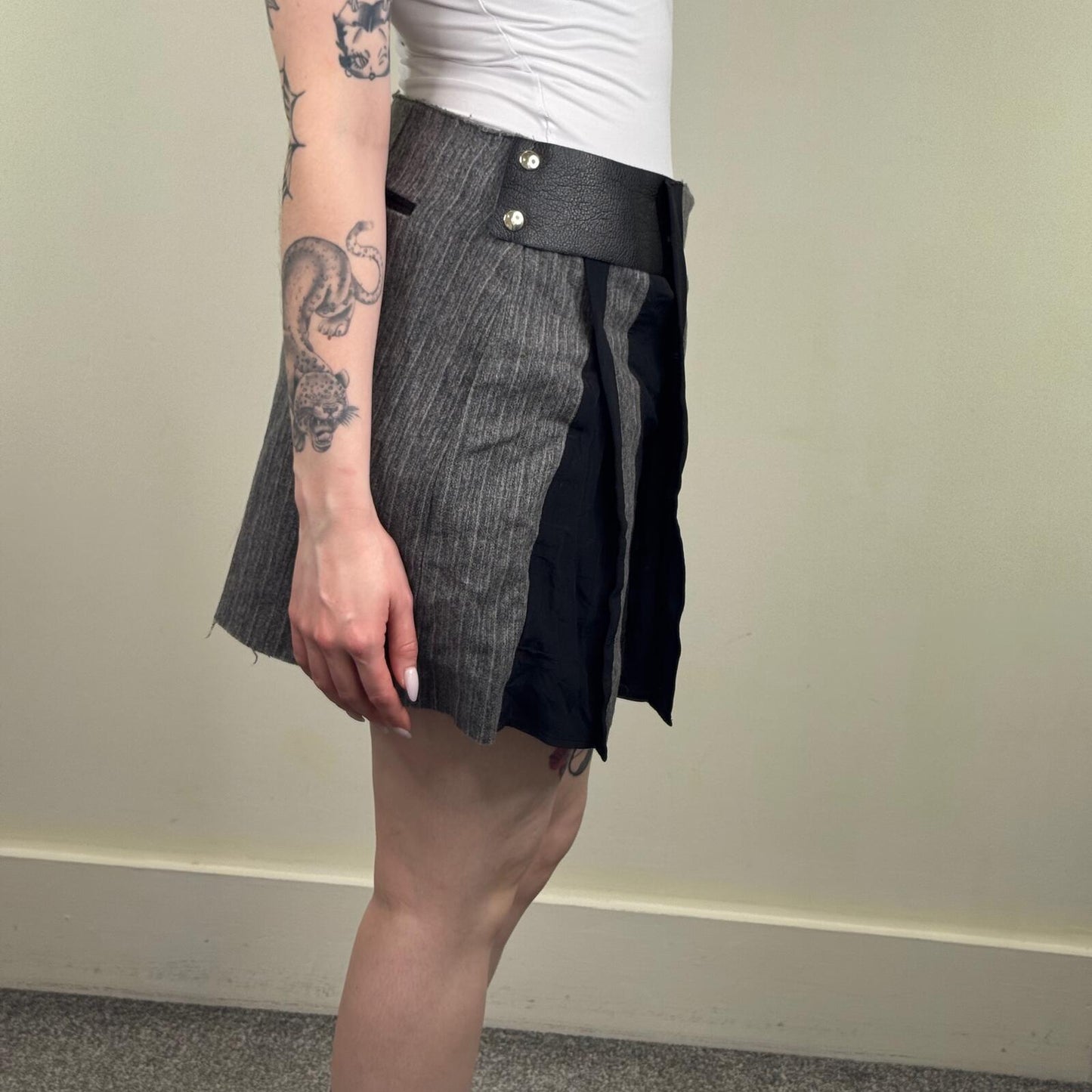 Nicole Farhi mini skirt pinstripe wool silk blend popper button grey pleat