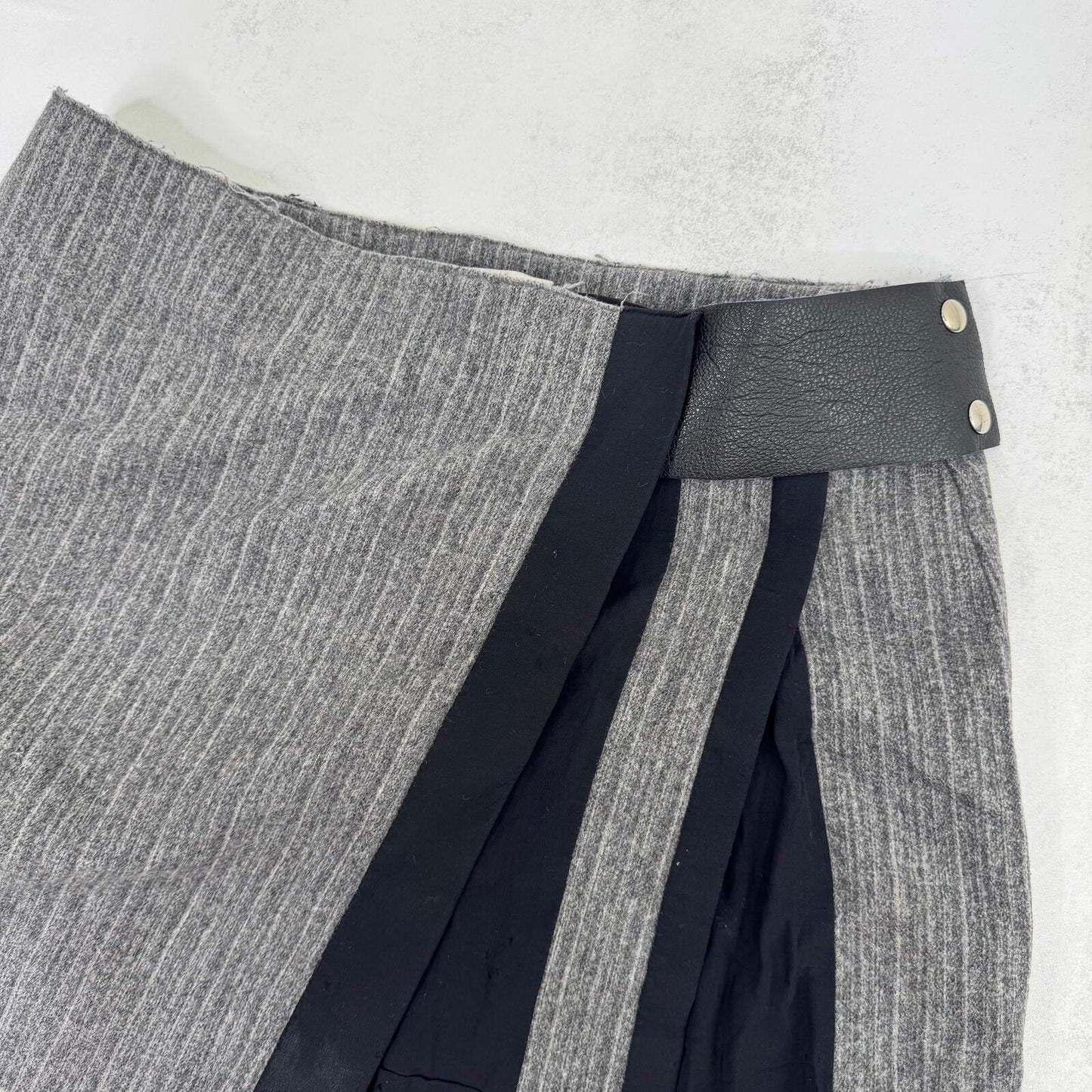 Nicole Farhi mini skirt pinstripe wool silk blend popper button grey pleat