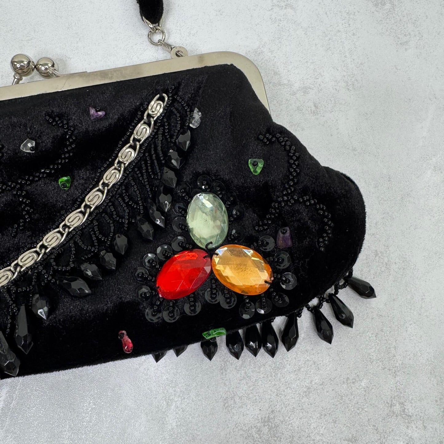 Y2K vintage evening bag beaded velvet chain sequin small kiss lock silver