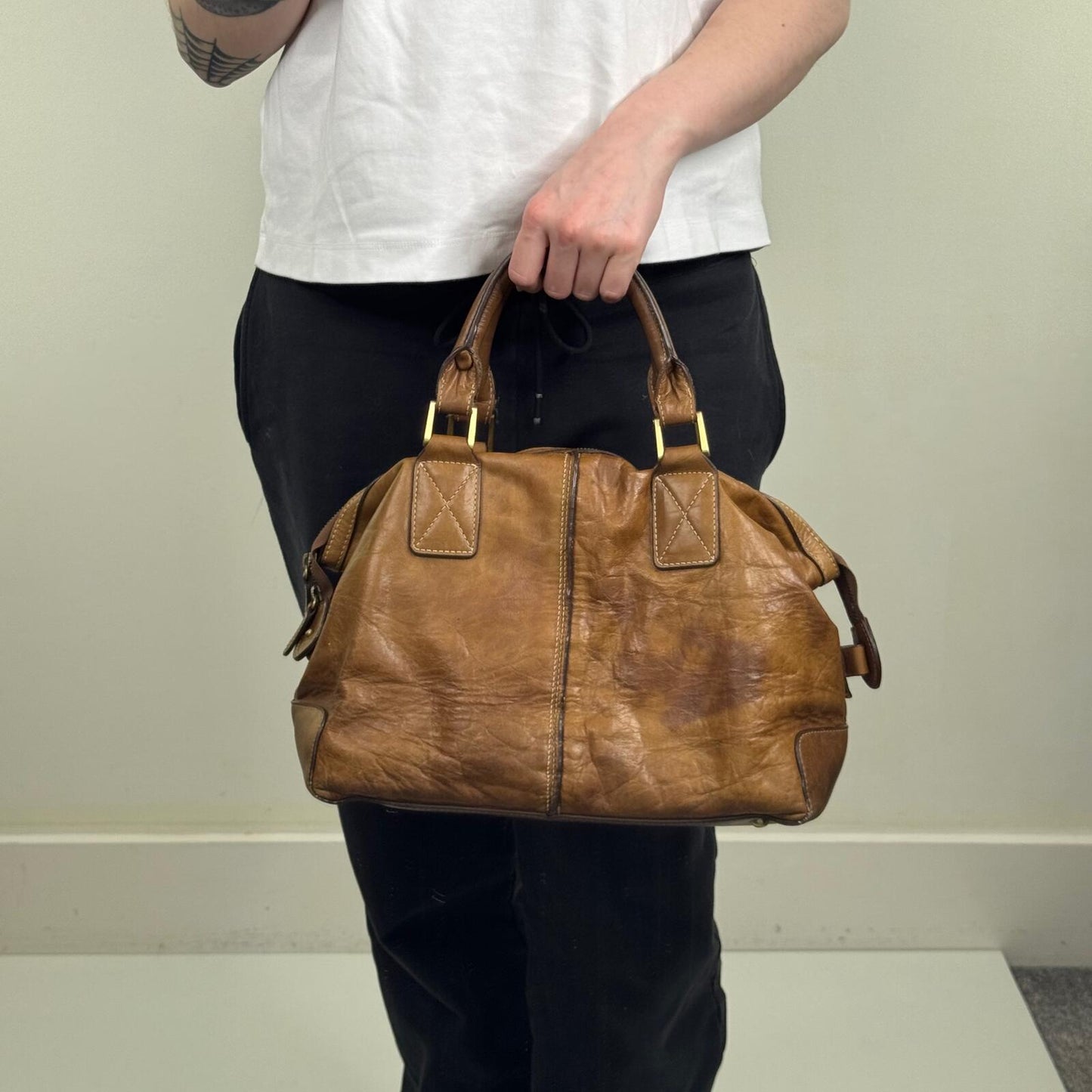 Y2K vintage handbag genuine leather faded worn brown medium contrast stitch