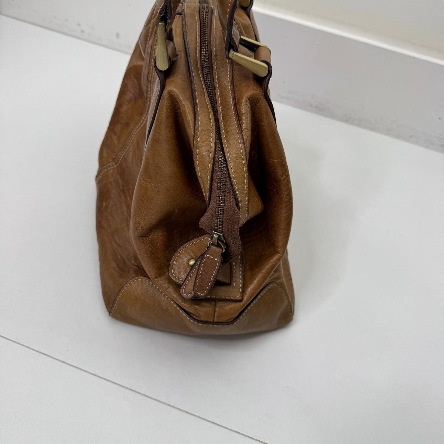 Y2K vintage handbag genuine leather faded worn brown medium contrast stitch