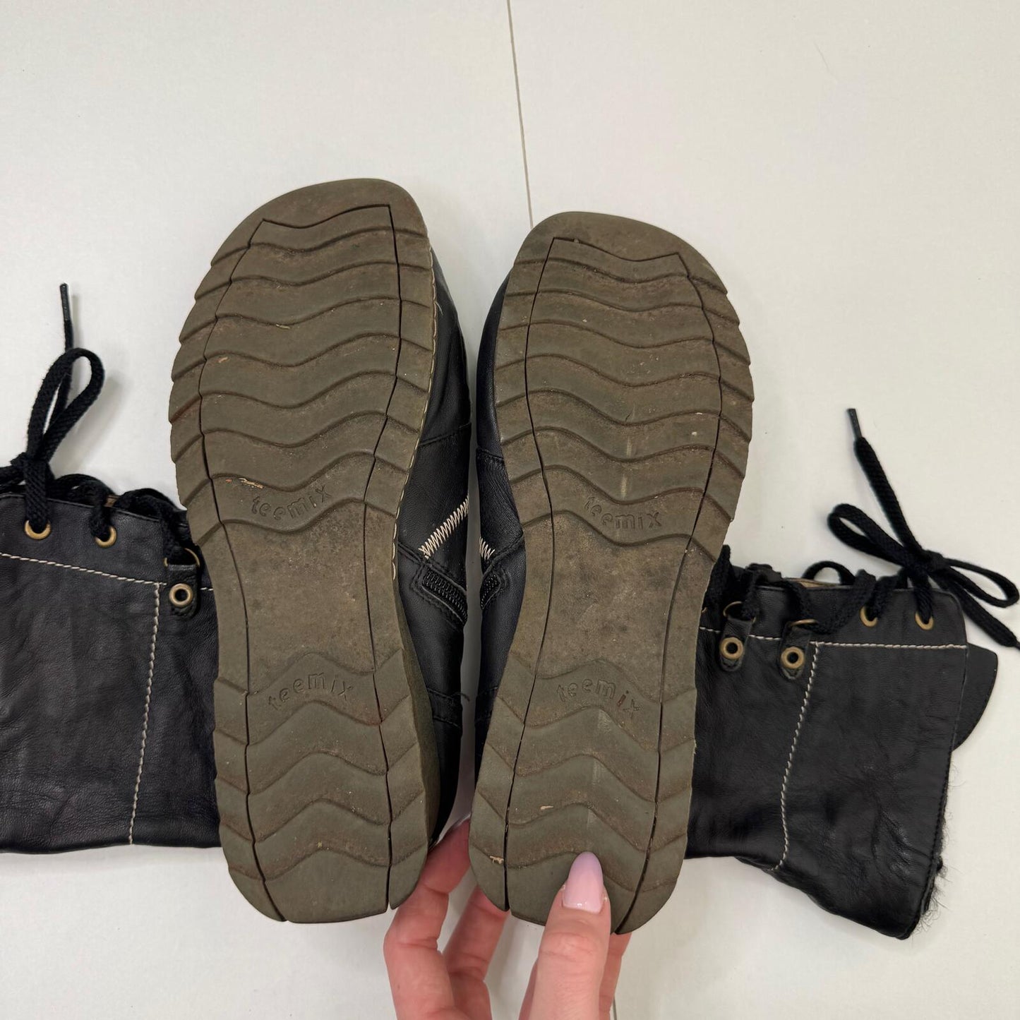 Y2K vintage boots genuine soft leather mid calf length contrast stitch lace up