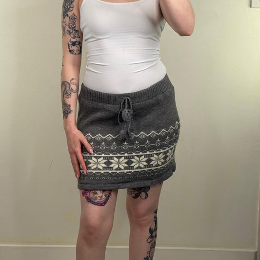 Y2K vintage mini skirt knit pom pom snowflake print stretchy grey white