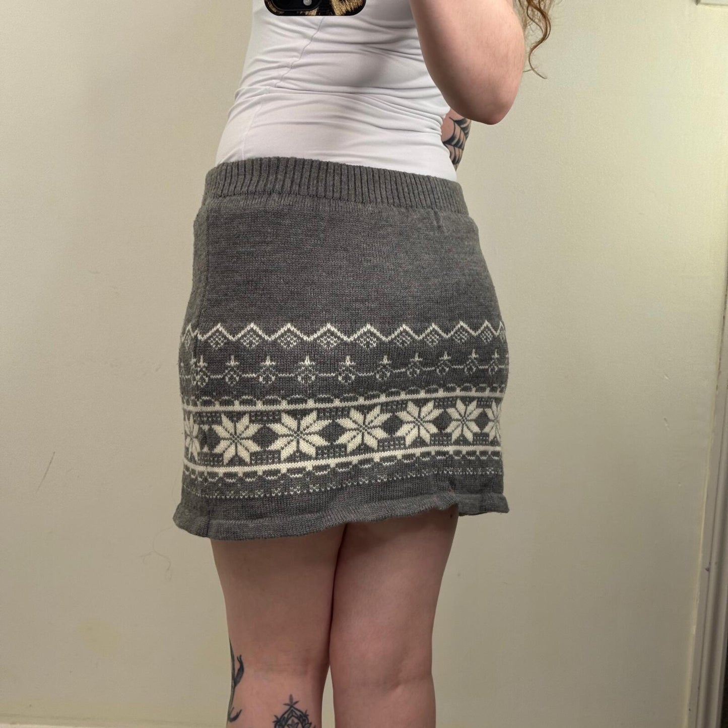 Y2K vintage mini skirt knit pom pom snowflake print stretchy grey white