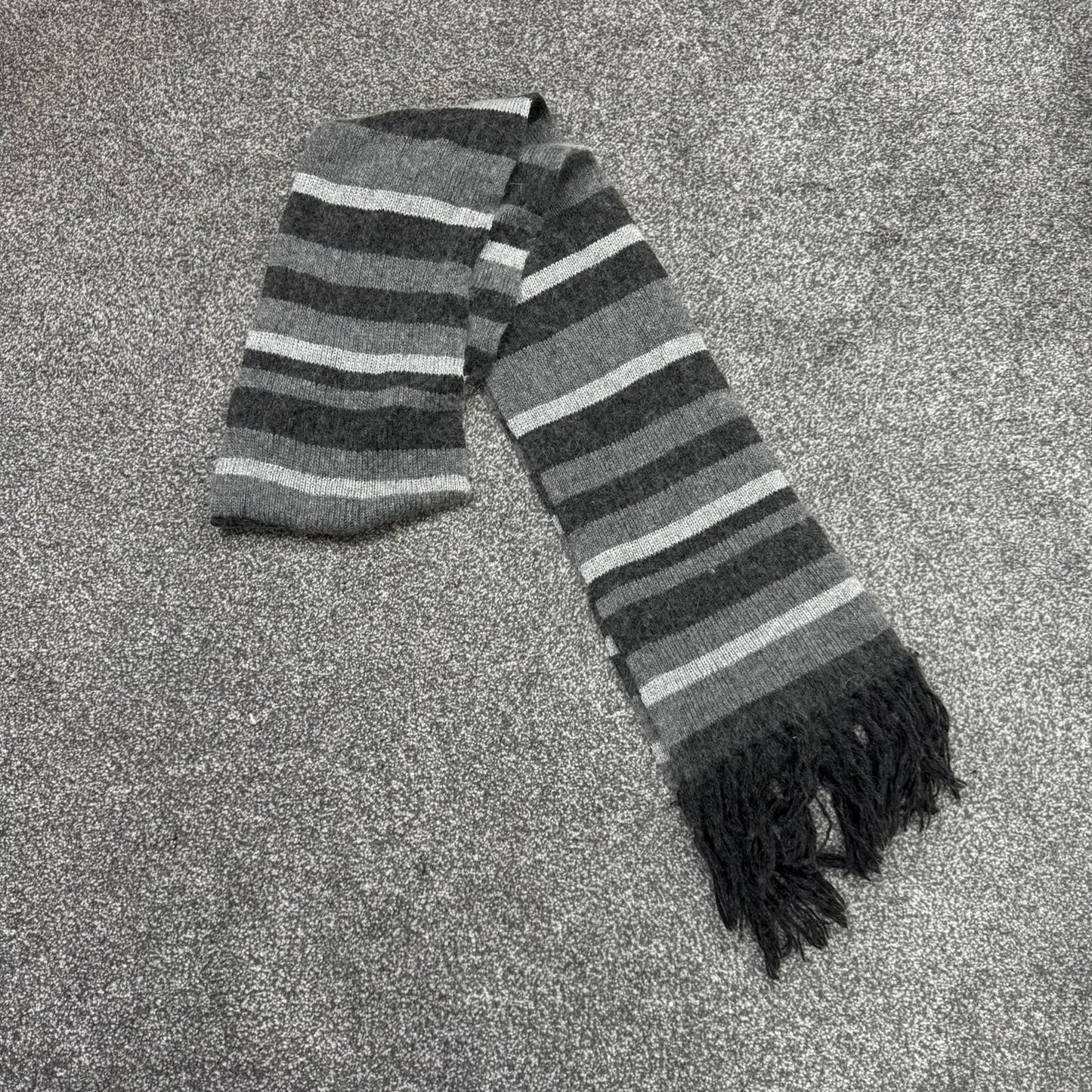 Y2K vintage knitted stripe tassel scarf light dark grey tones horizontal sparkle