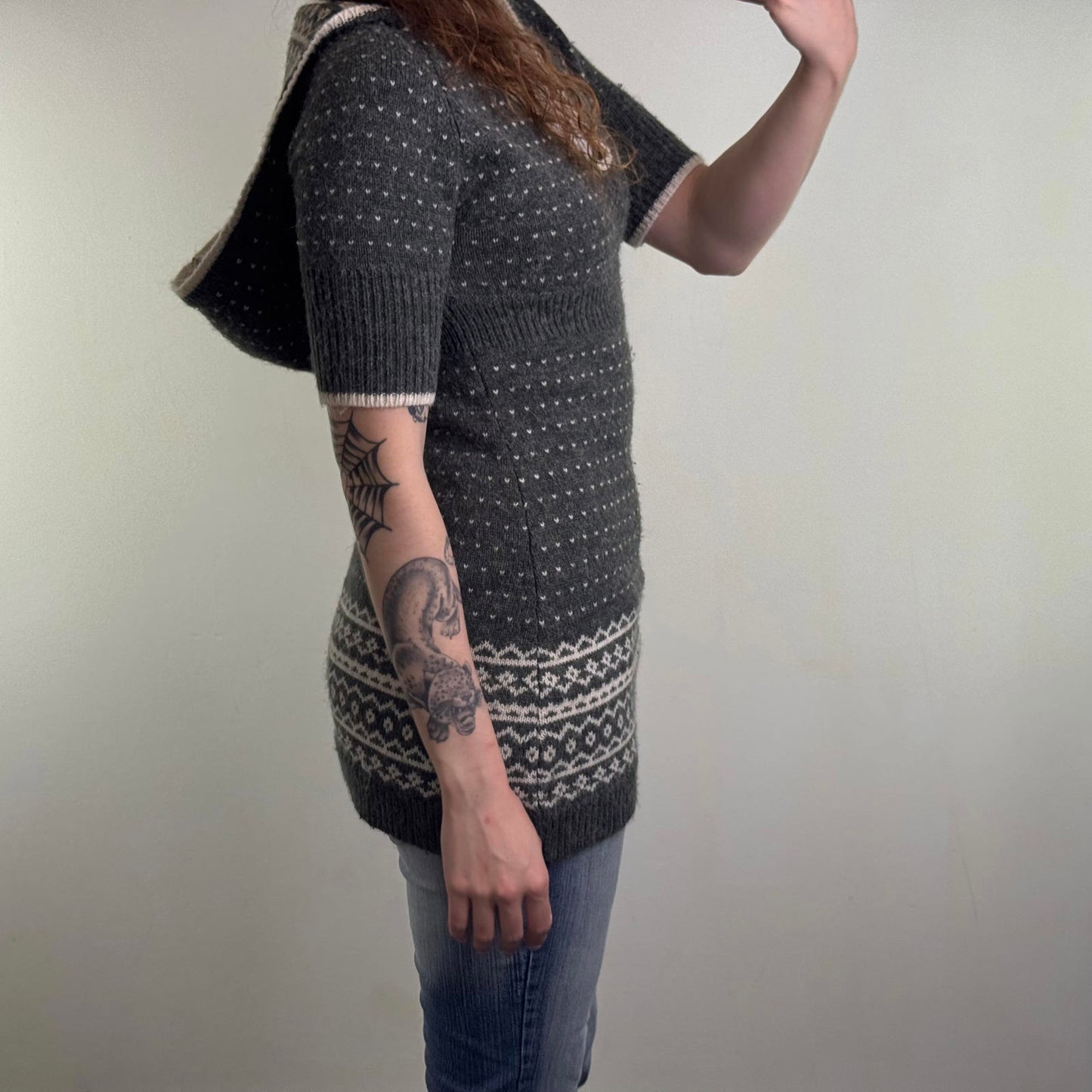 Y2K vintage knitted hoodie short sleeve aztec pattern v neck grey white