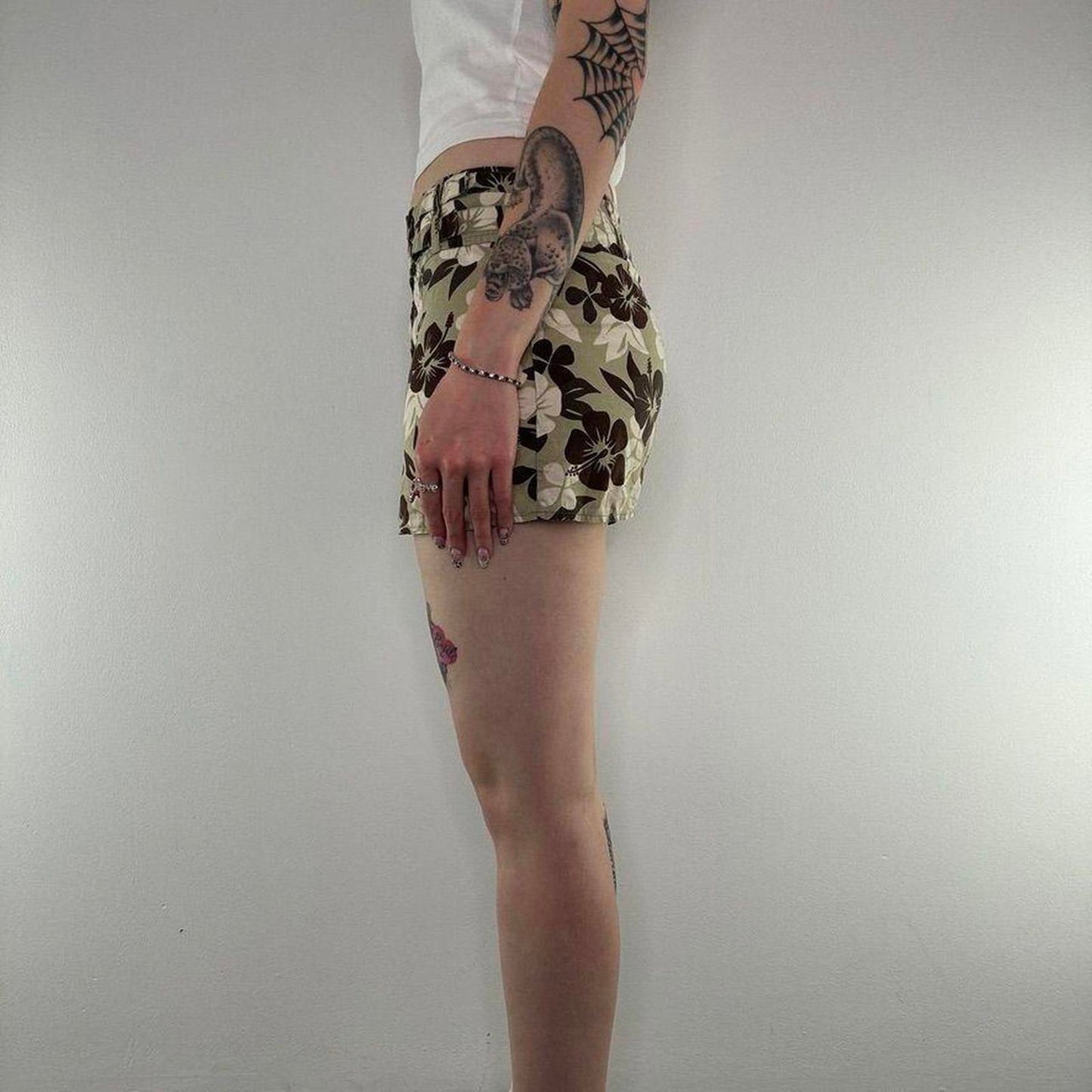 Y2K vintage low rise hibiscus mini skirt floral print built in belt buckles