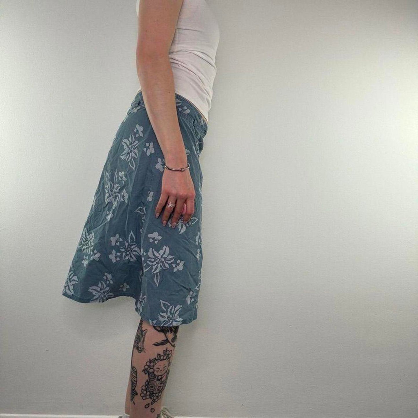 Y2K vintage Jennifer floral hibiscus summer midi skirt knee length blue belt