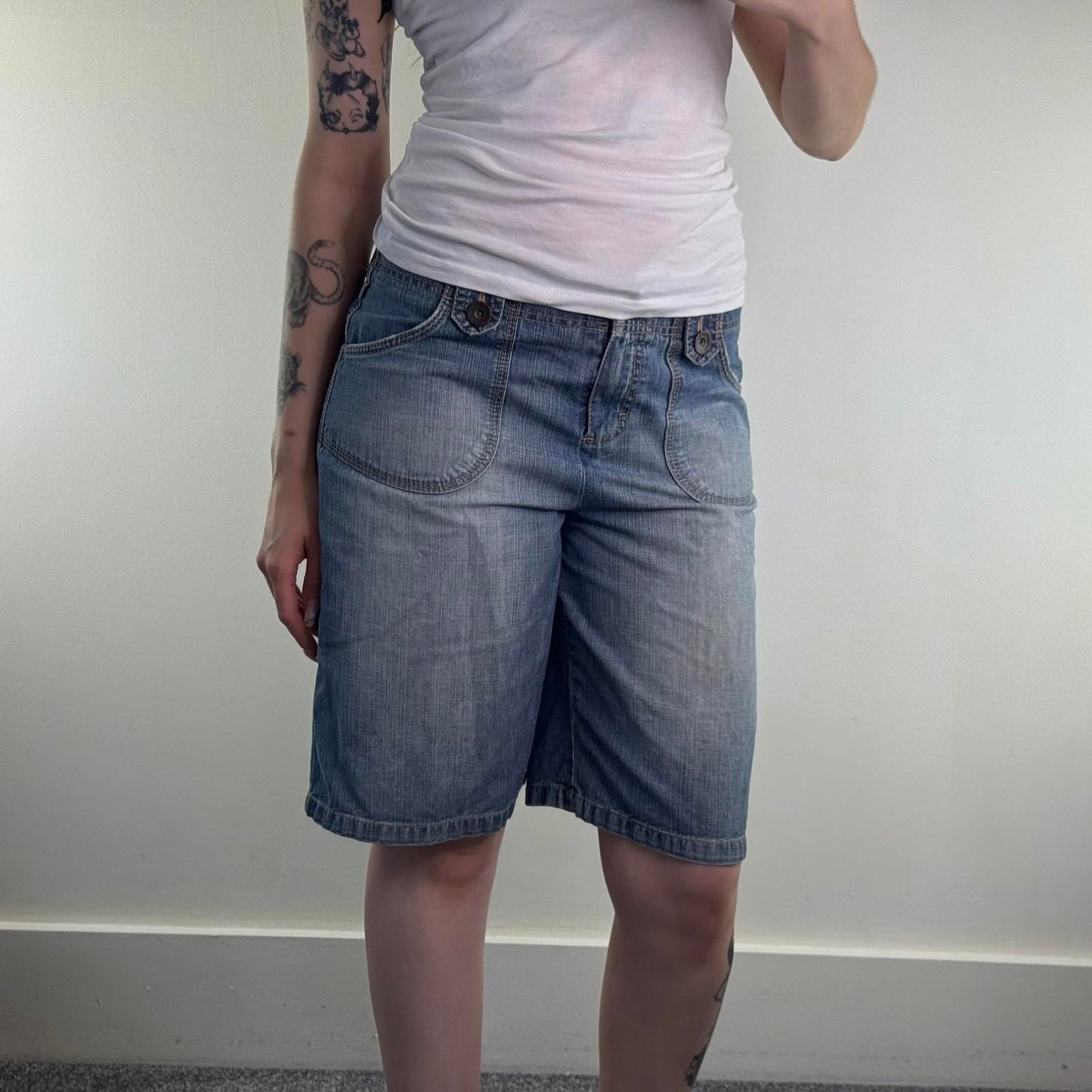 Y2K vintage mid rise jorts denim shorts knee length light faded blue