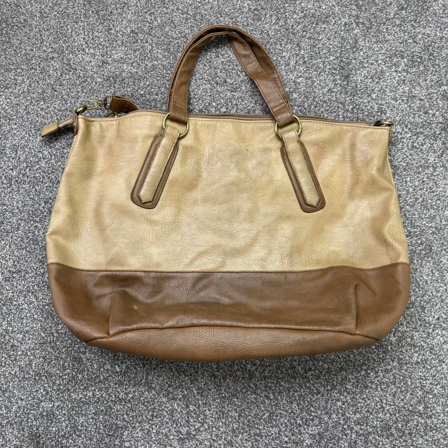 Y2K vintage faux leather large handbag studded light brown adjustable strap