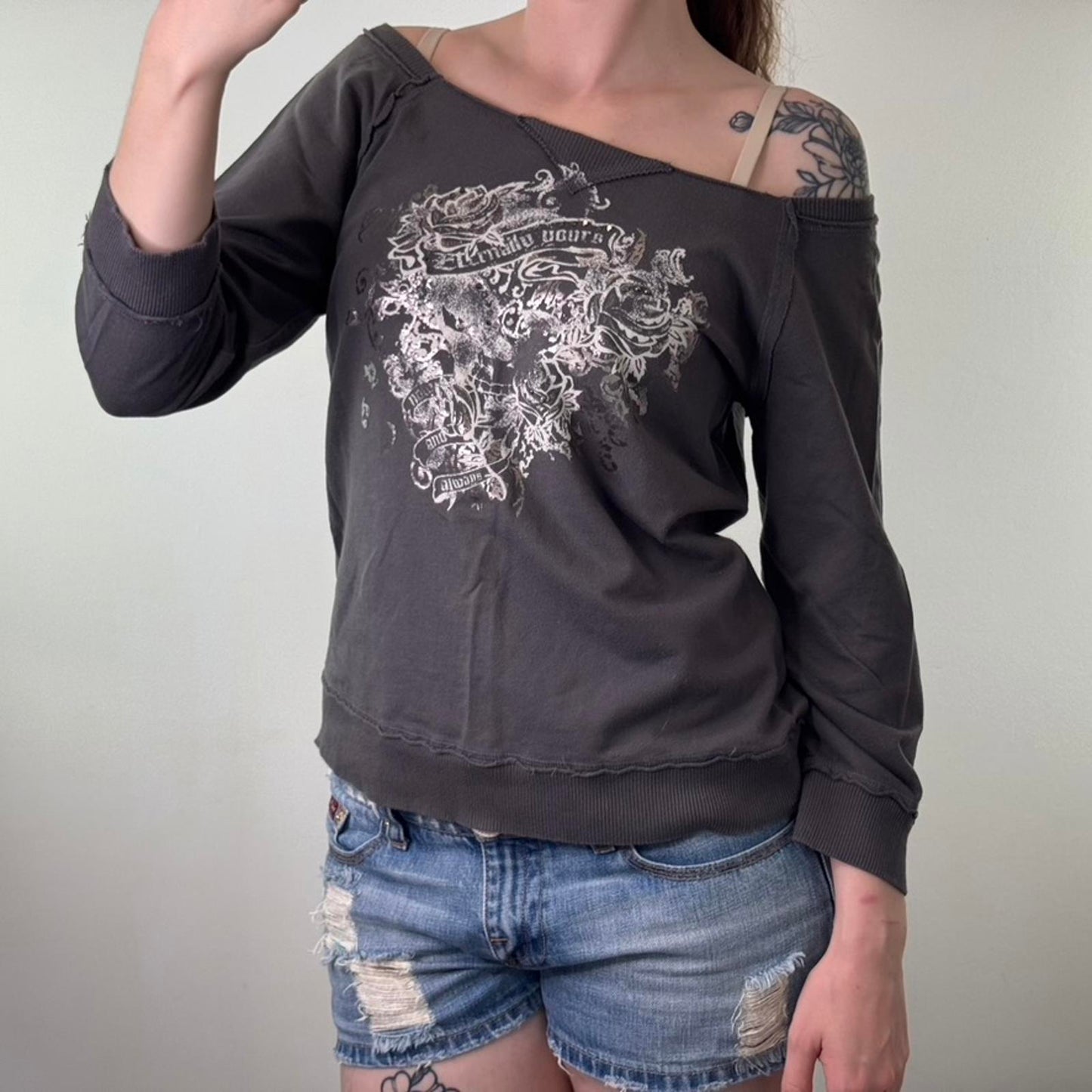Y2K vintage slouchy off the shoulder jumper graphic print filigree silver grey