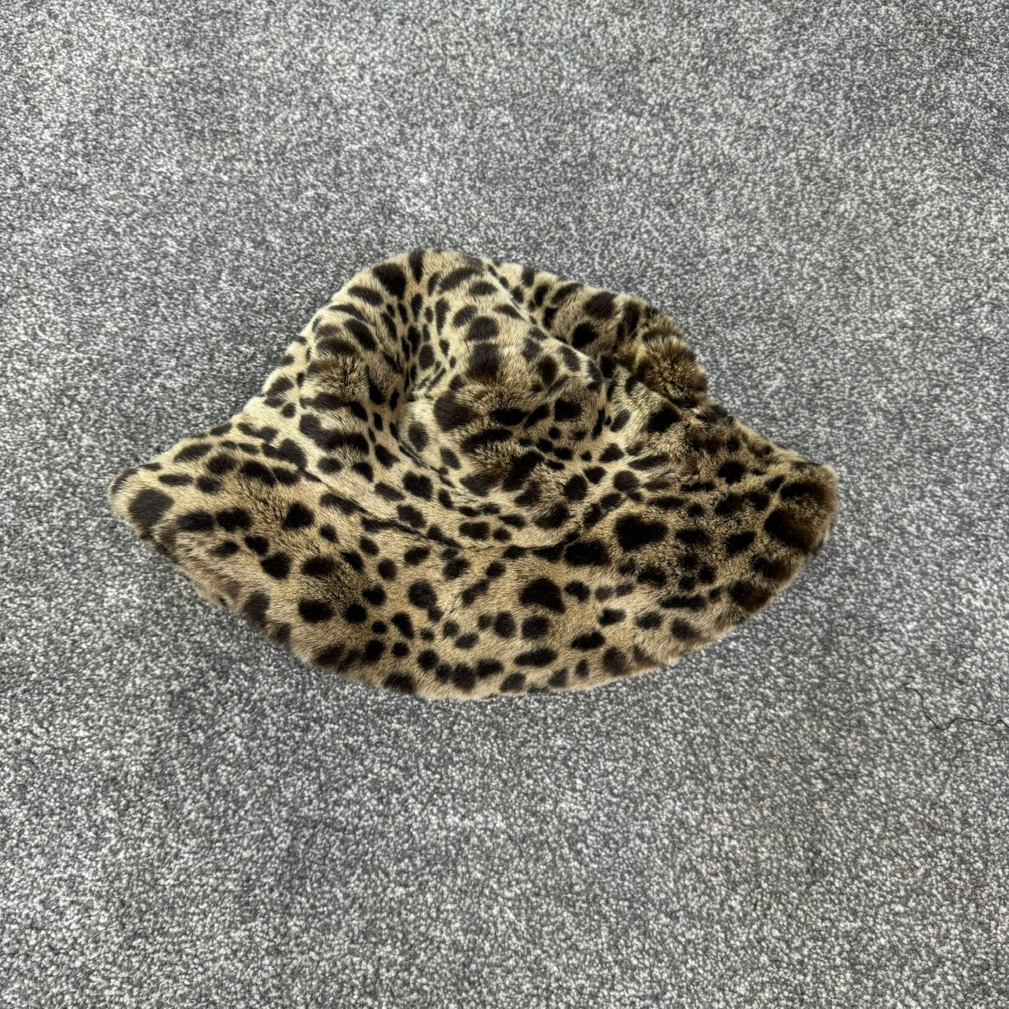 Y2K vintage leopard faux fur bucket hat