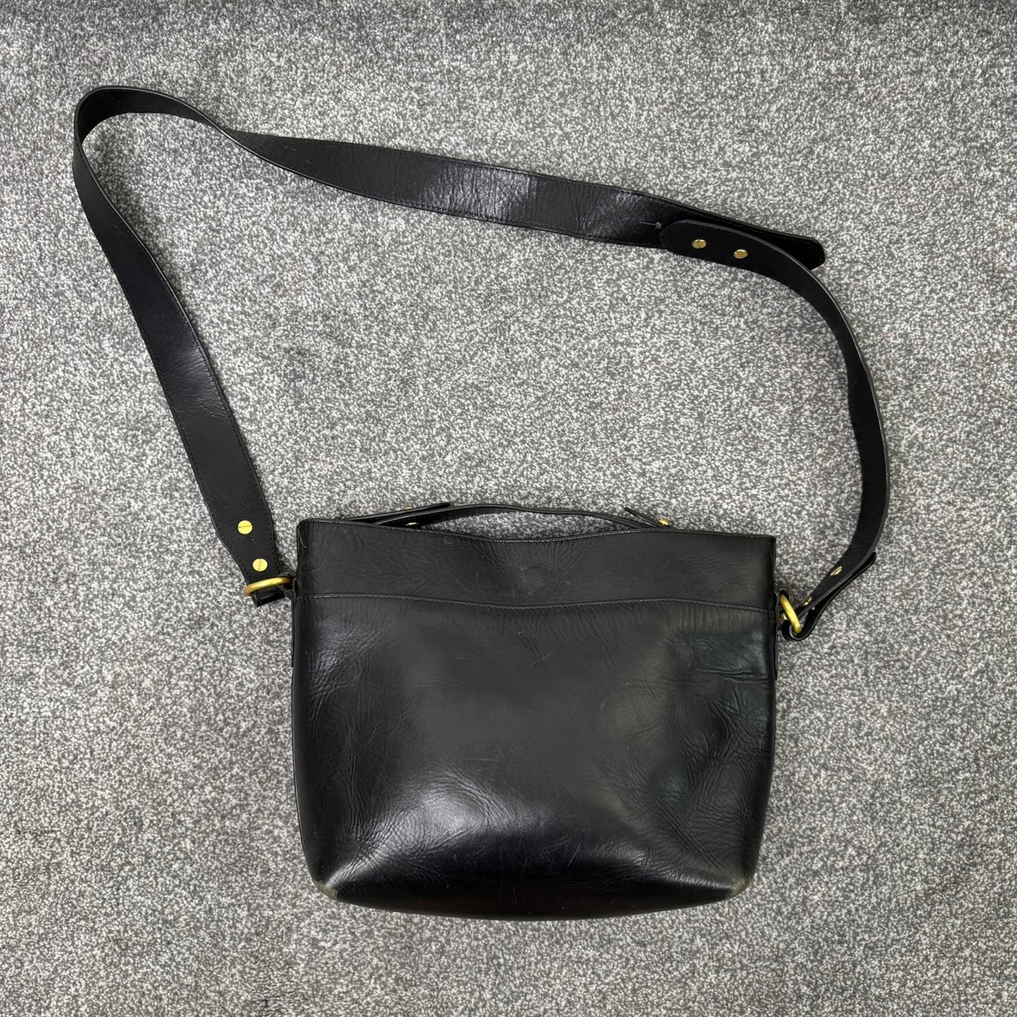 Y2K vintage genuine leather bucket handbag with crossbody strap black gold