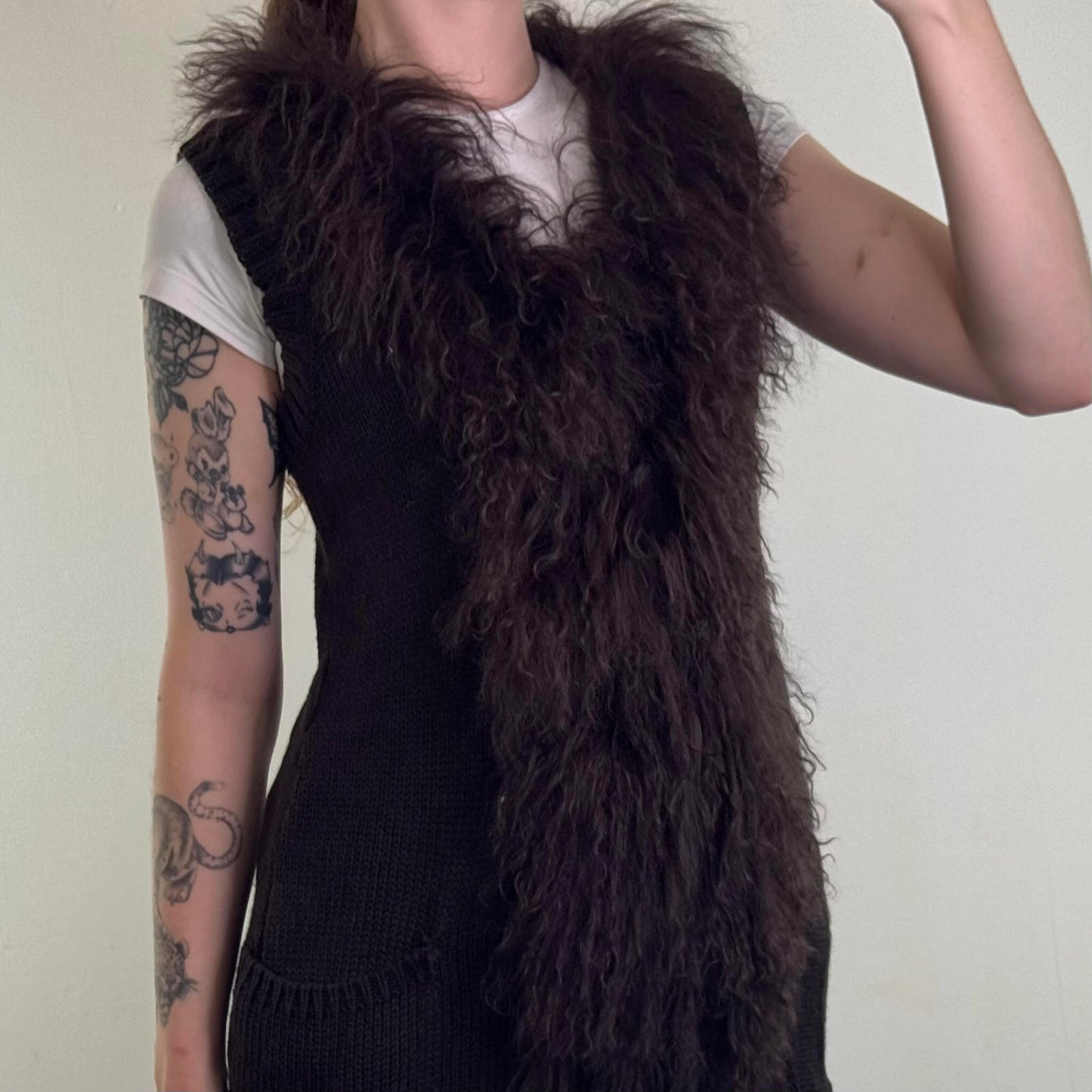 Y2K vintage afghan wool fur trim sleeveless cardigan cable knit fitted long