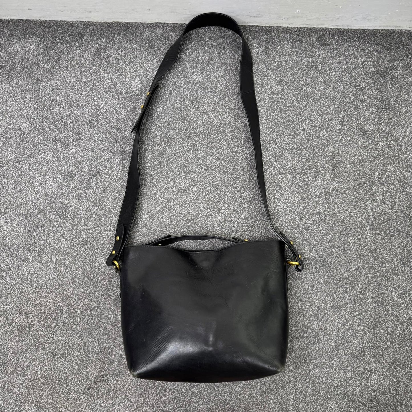 Y2K vintage genuine leather bucket handbag with crossbody strap black gold