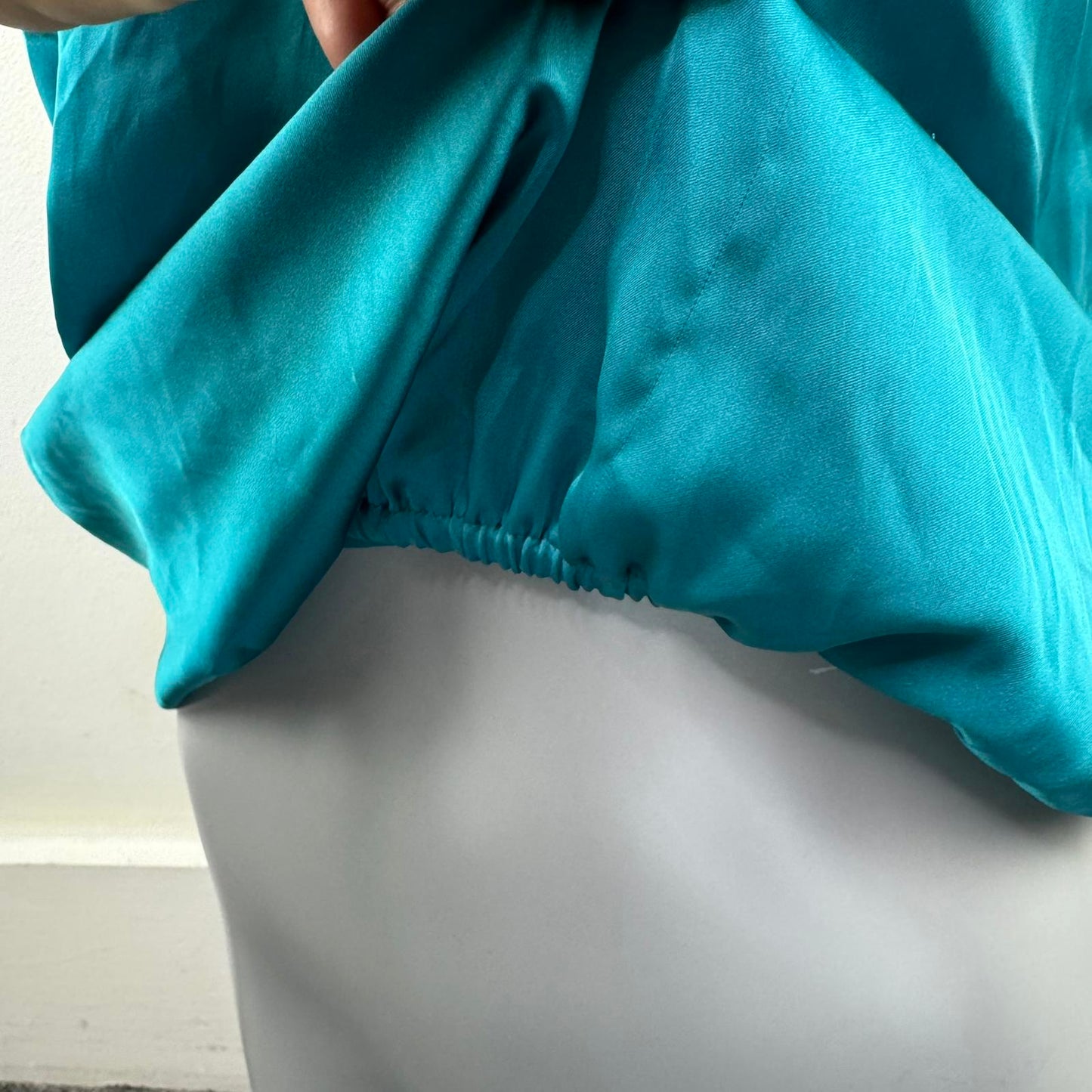 Y2K vintage sleeveless blouse bubble hem ruched ruffle round neck keyhole