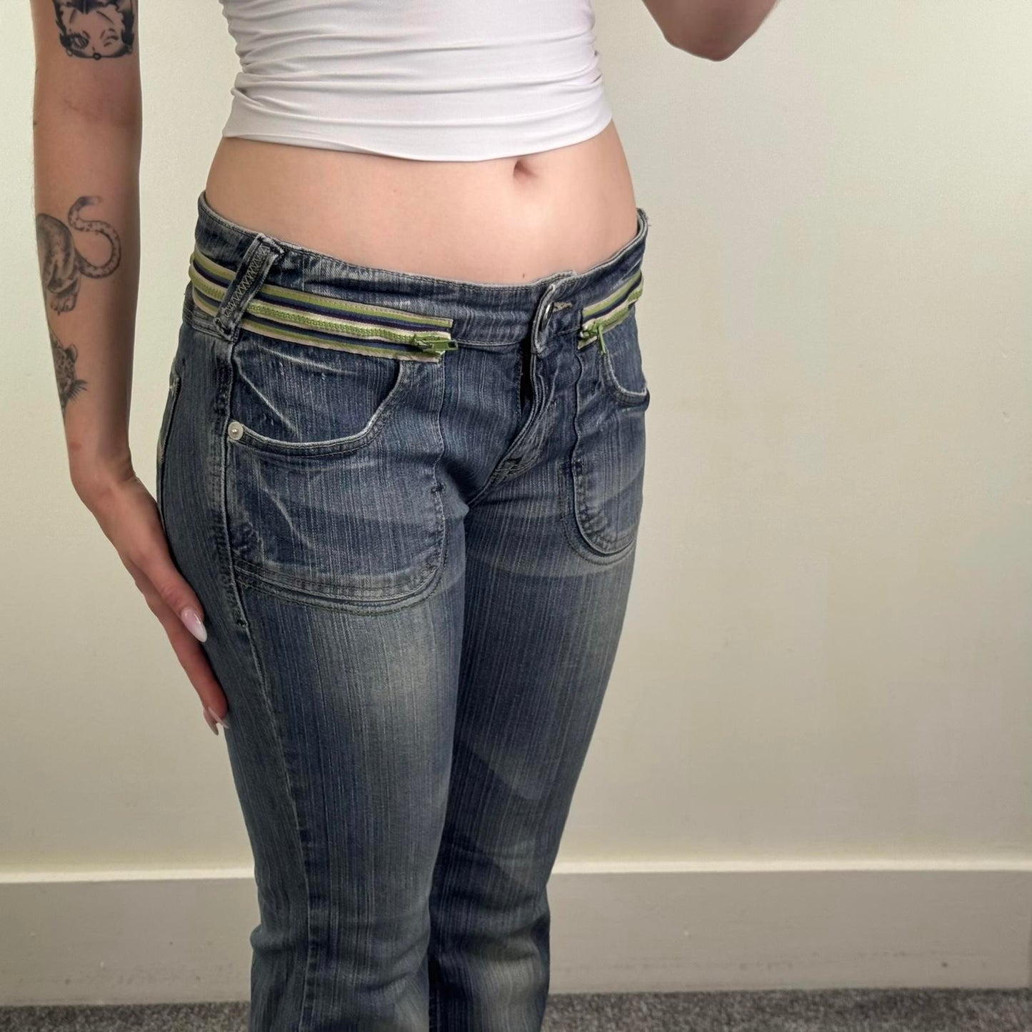 Y2K vintage faded denim wash bootcut jeans stripe zipper detail stretchy