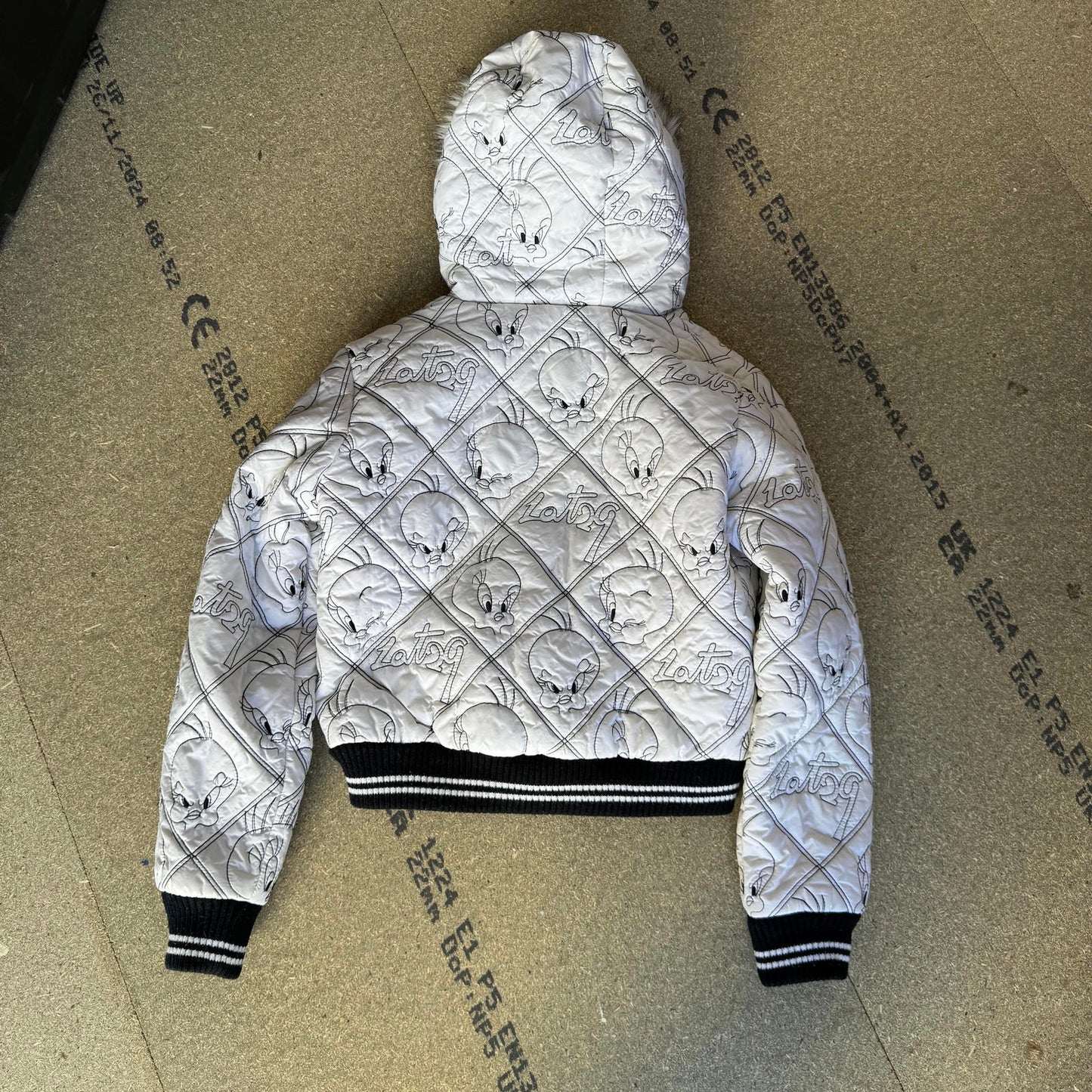 Y2K vintage Lot29 Looney Tunes Tweety short puffer jacket bomber zip up coat