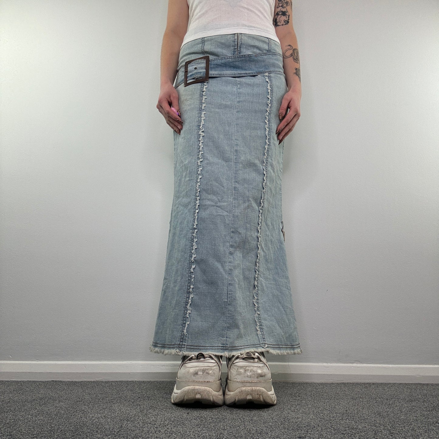 Y2K belted denim maxi skirt