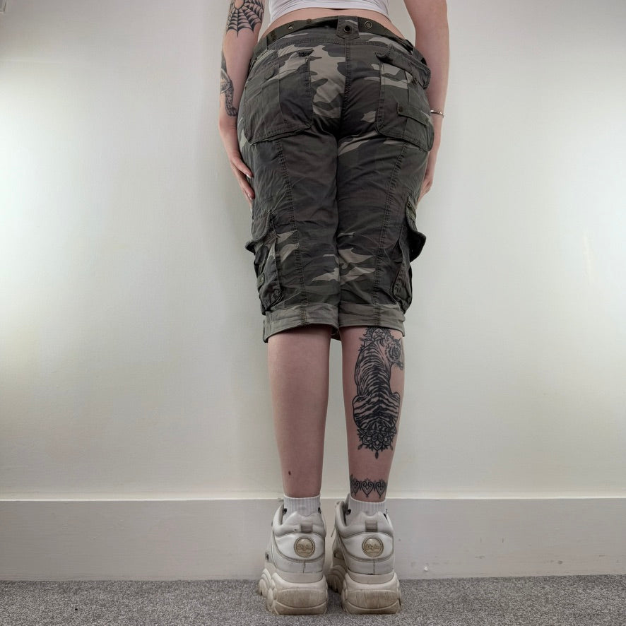 Y2K vintage mid rise camo capri trousers