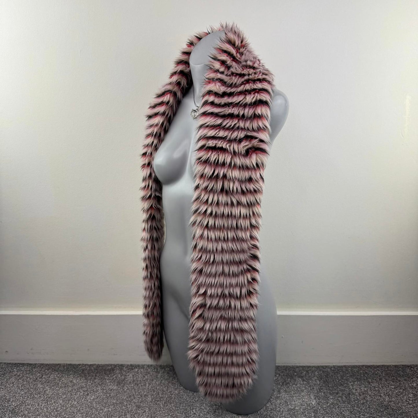 Y2K vintage faux fur shaggy chunky scarf stripe pink navy cream