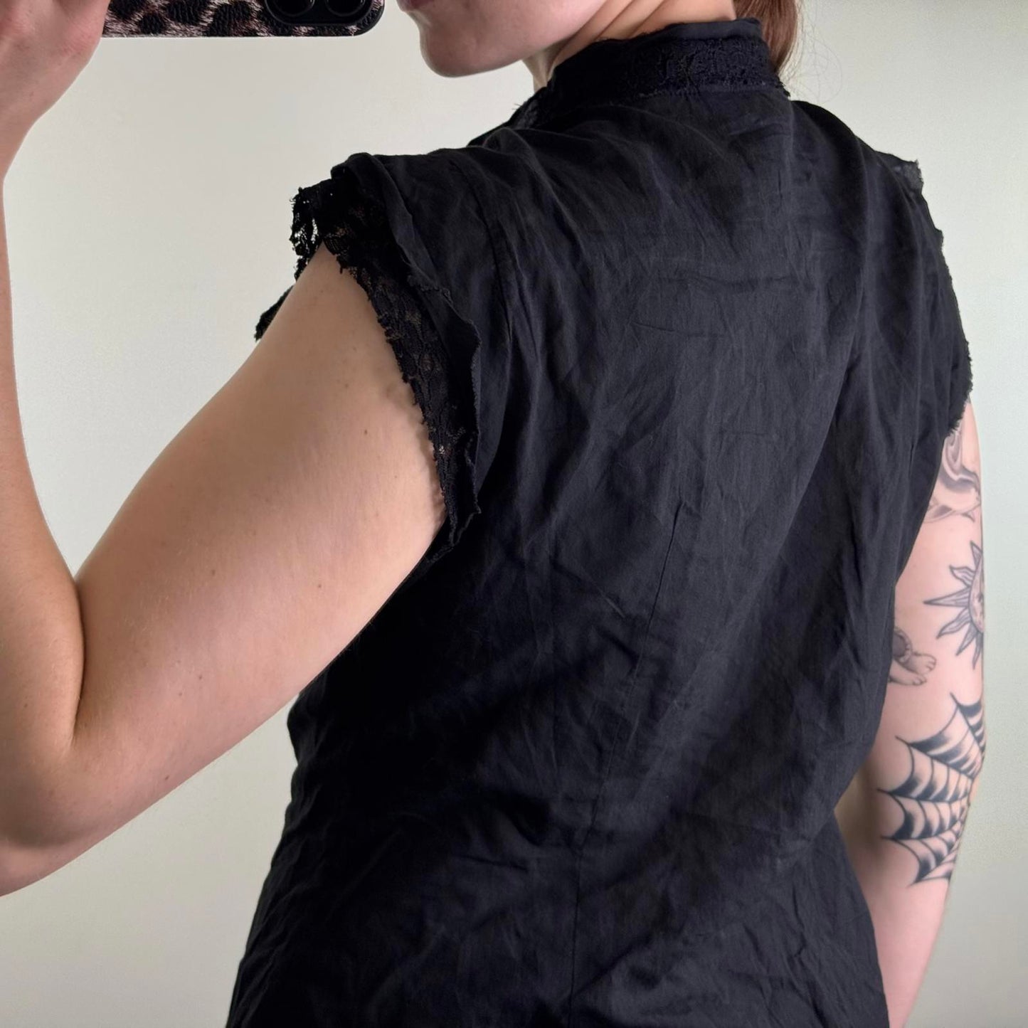 Y2K vintage hook and eye frill top cap sleeve lace trim frilly ruffle black