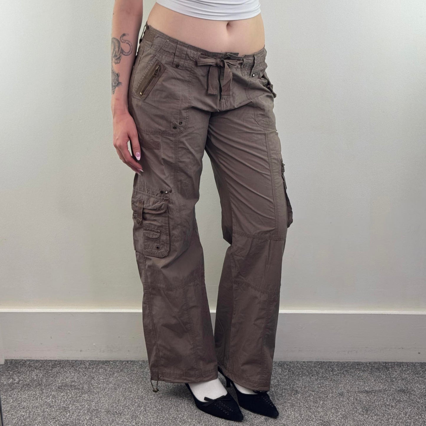 Y2K vintage mid rise baggy cargo trousers bow pockets utility studded grommets