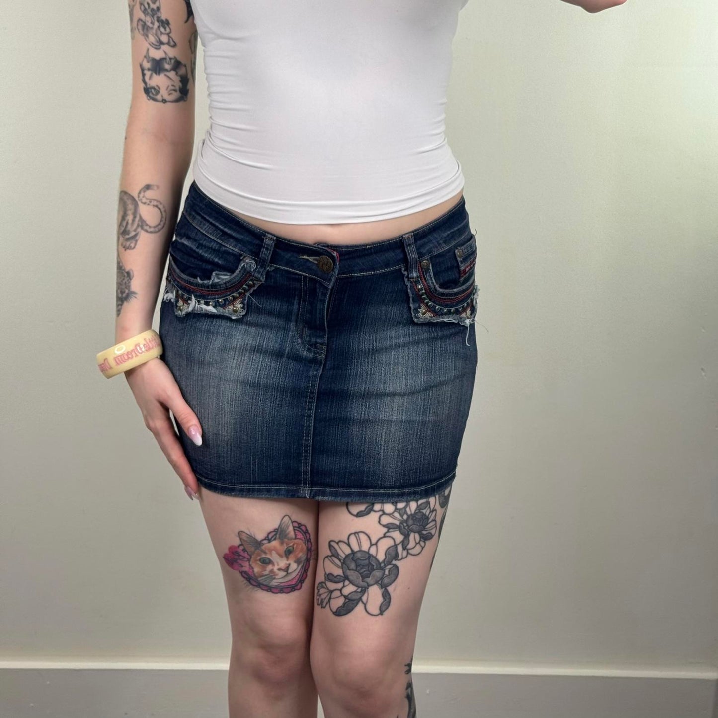 Y2K vintage mid rise stretchy denim mini skirt studded embroidered dark blue
