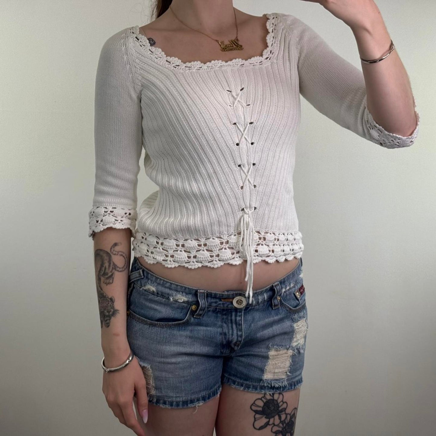 Y2K vintage ribbed knit jumper 3/4 sleeve lace up boat neck scallop hem knitted