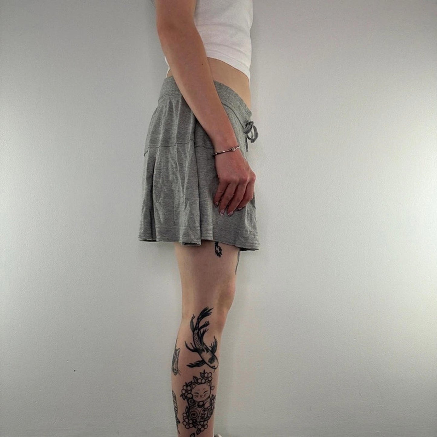 Y2K vintage sparkly hibiscus frill mini skirt bow waistband jersey low rise