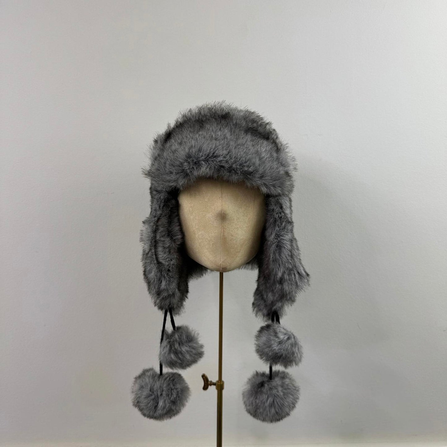 Y2K vintage faux fur trapper hat pom pom grey two tone mcbling