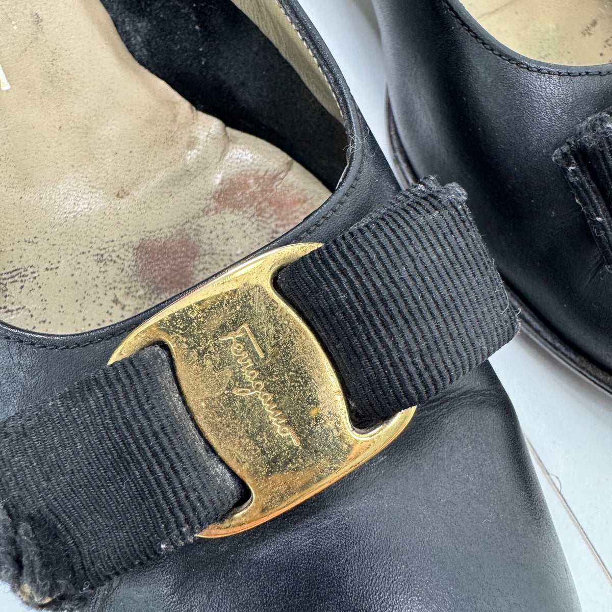Vintage Salvatore Ferragamo genuine leather bow court shoes block low heel