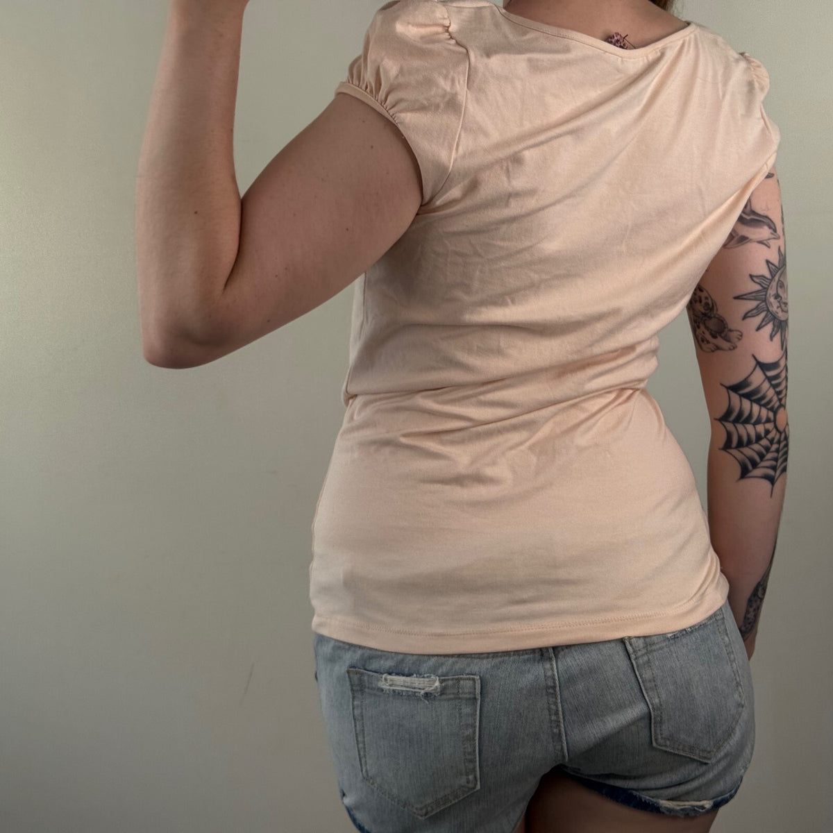 Y2K vintage t-shirt short sleeve top bow ruffle cap sleepve scoop neck beige