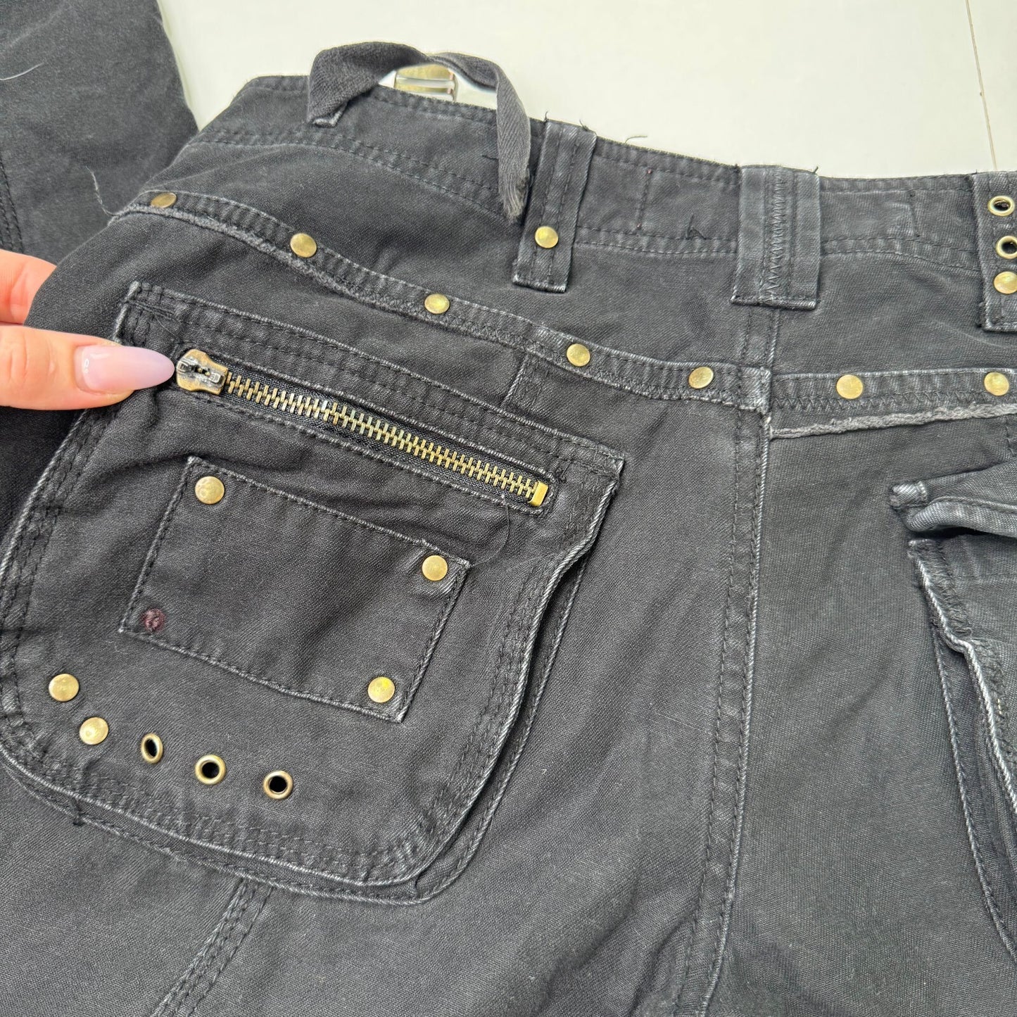 Y2K vintage cargo trousers pants utility baggy pockets studs grommet black