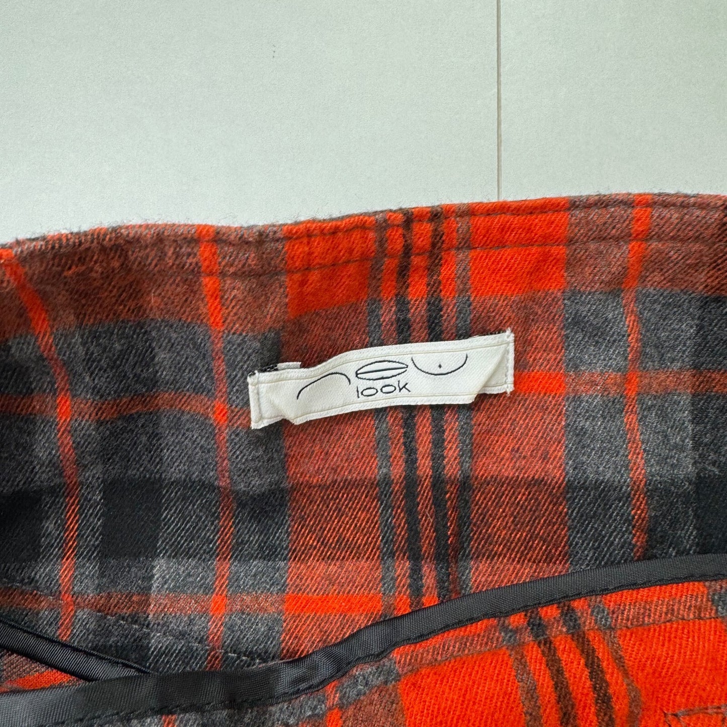 Y2K vintage mini skirt tartan frilly layered faux leather buckle grey orange