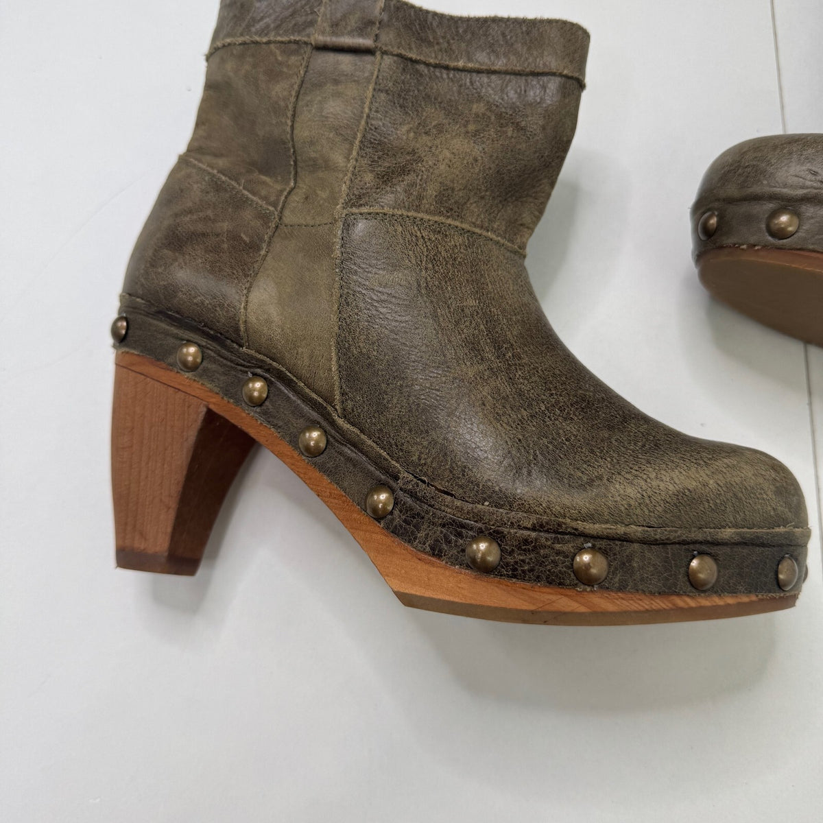 Vintage genuine leather boots studded heels wooden short 2010s archive khaki