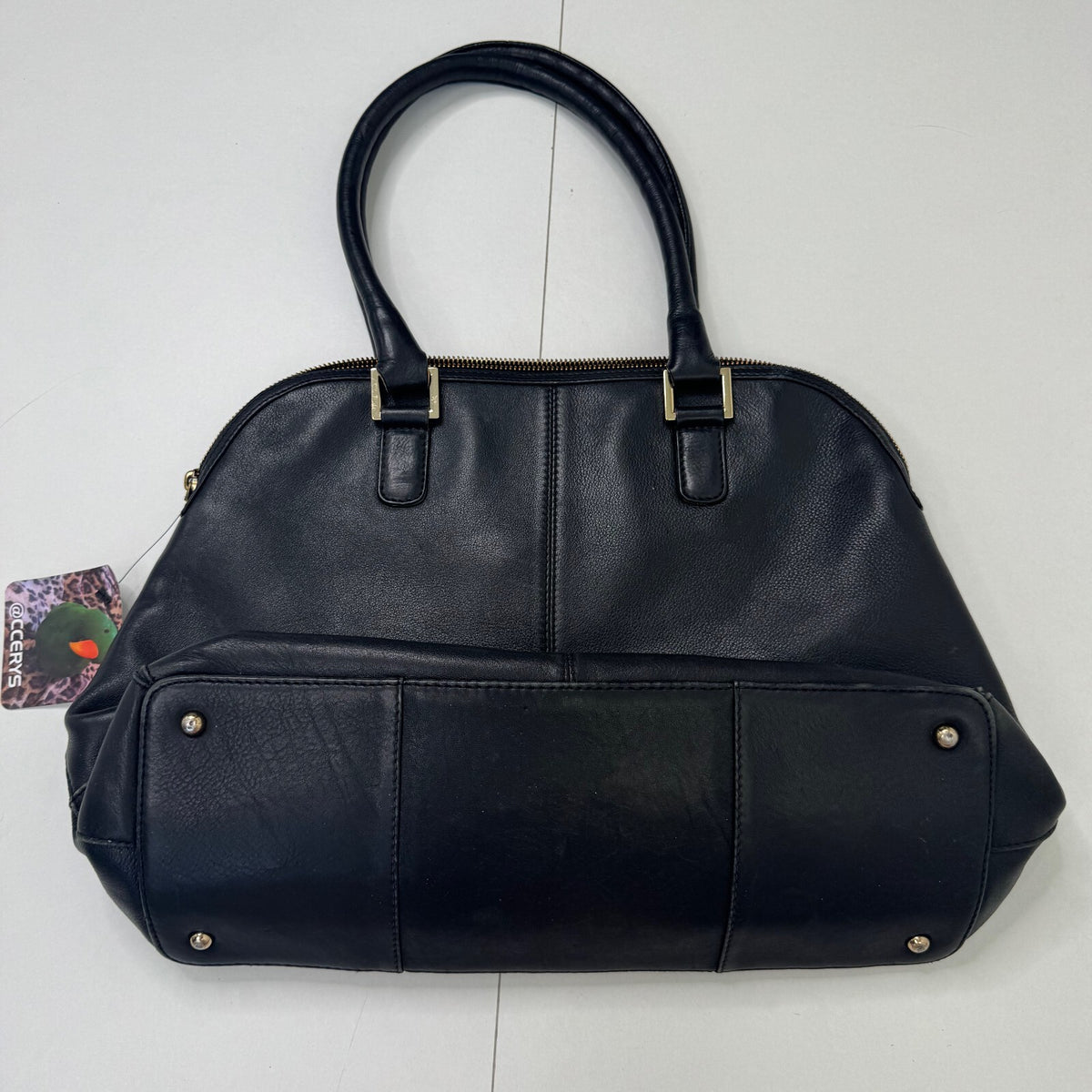 Y2K vintage 100% genuine leather shoulder bag quilted medium zip hardware